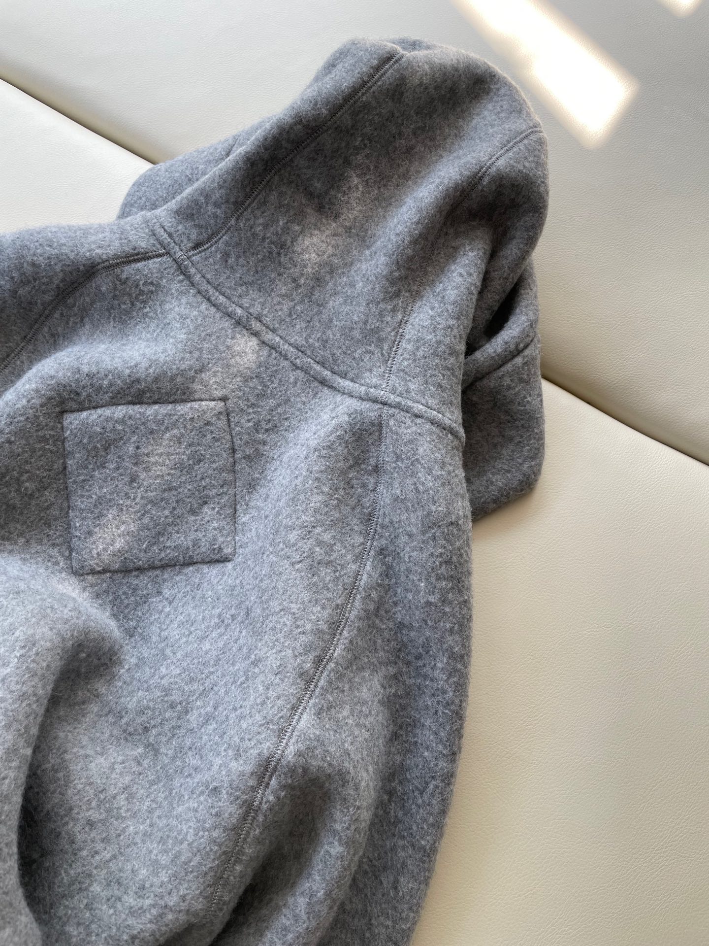 Canada Goose Wool Pilot Jacket: Comfortable, Warm, and Weather-Resistant Suit for Women - 图片 8