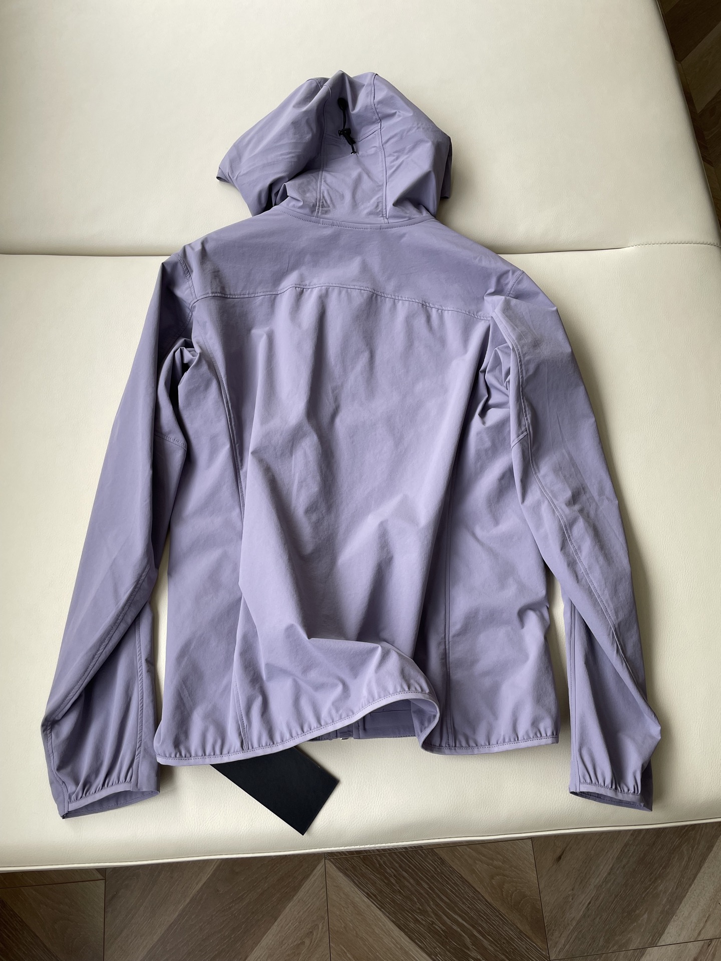 Arc’teryxagammalight Hoody Windproof Suit for Single Female: Features, Materials, and Sizes - 图片 6