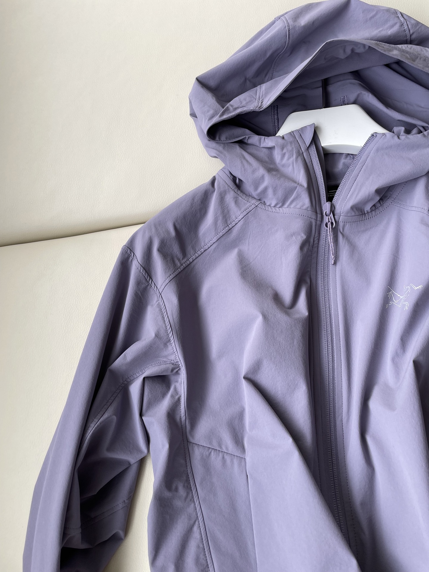 Arc’teryxagammalight Hoody Windproof Suit for Single Female: Features, Materials, and Sizes - 图片 2