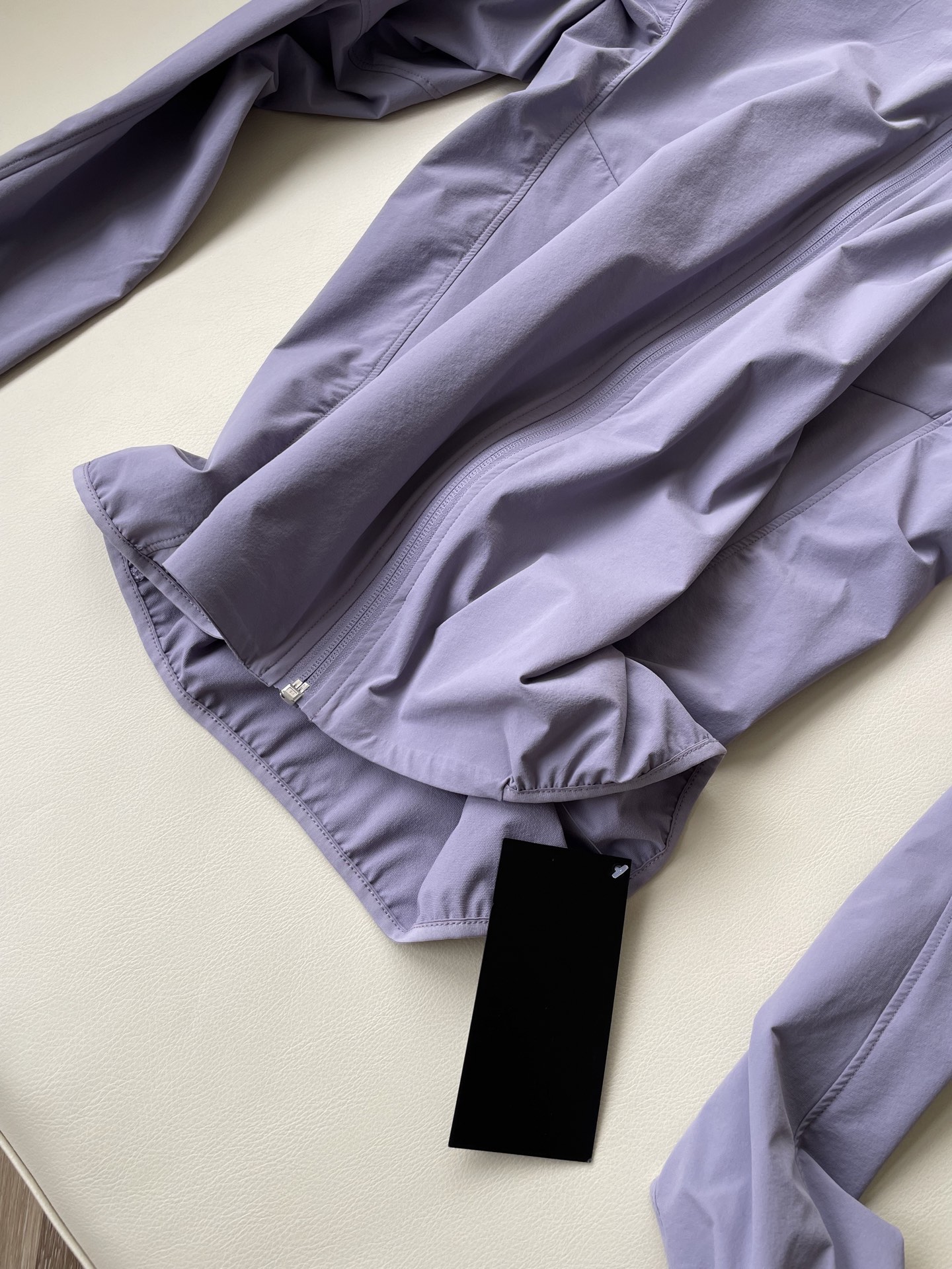 Arc’teryxagammalight Hoody Windproof Suit for Single Female: Features, Materials, and Sizes - 图片 3