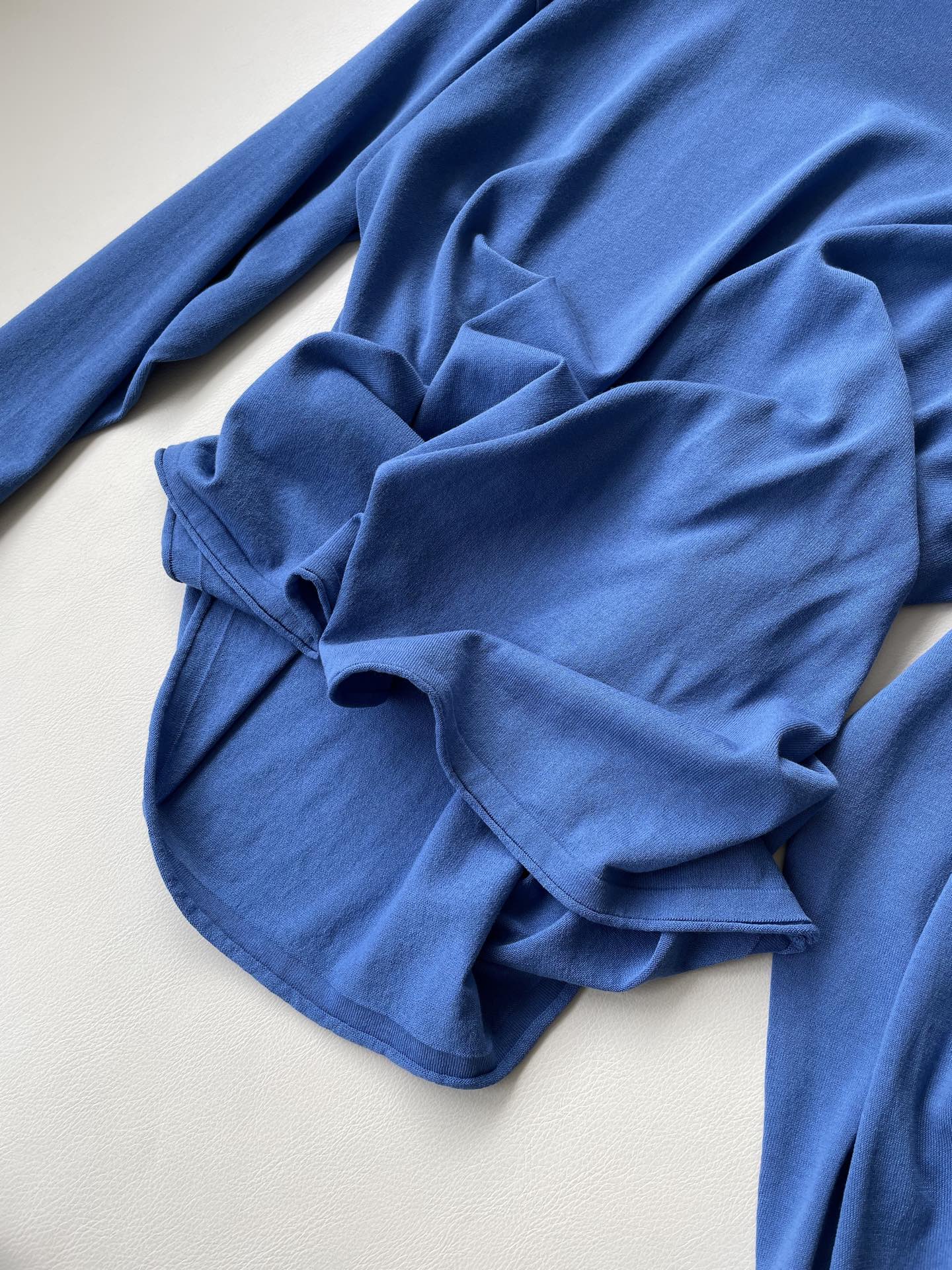 TheRow 25 Knitting Blouse: Simple, Soft, Elastic, Comfortable in Black, White, Blue - 图片 4