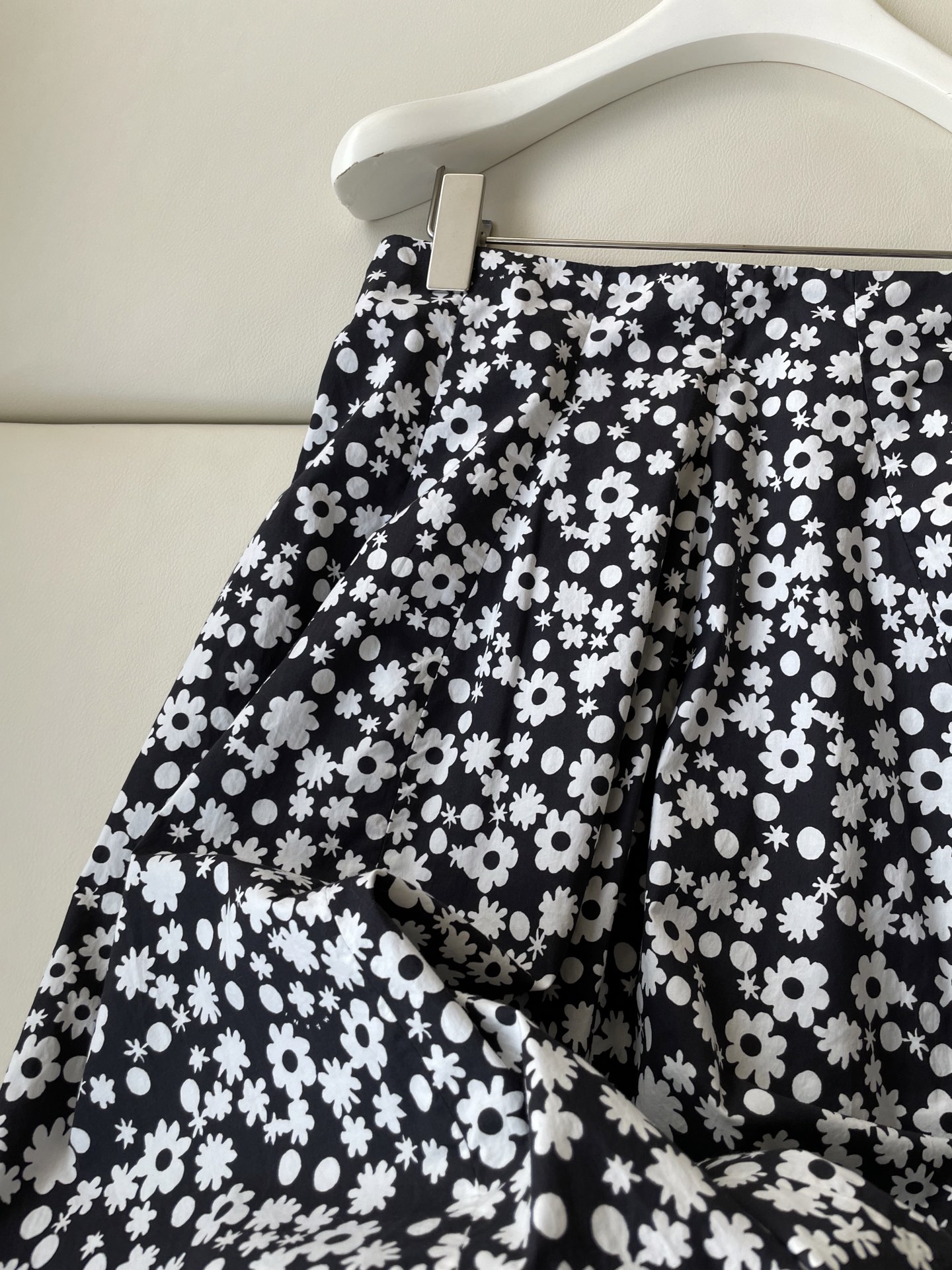 Marni Pyremaphrodite Women’s Suit with Daisy Theme and High Waist Design - 图片 3