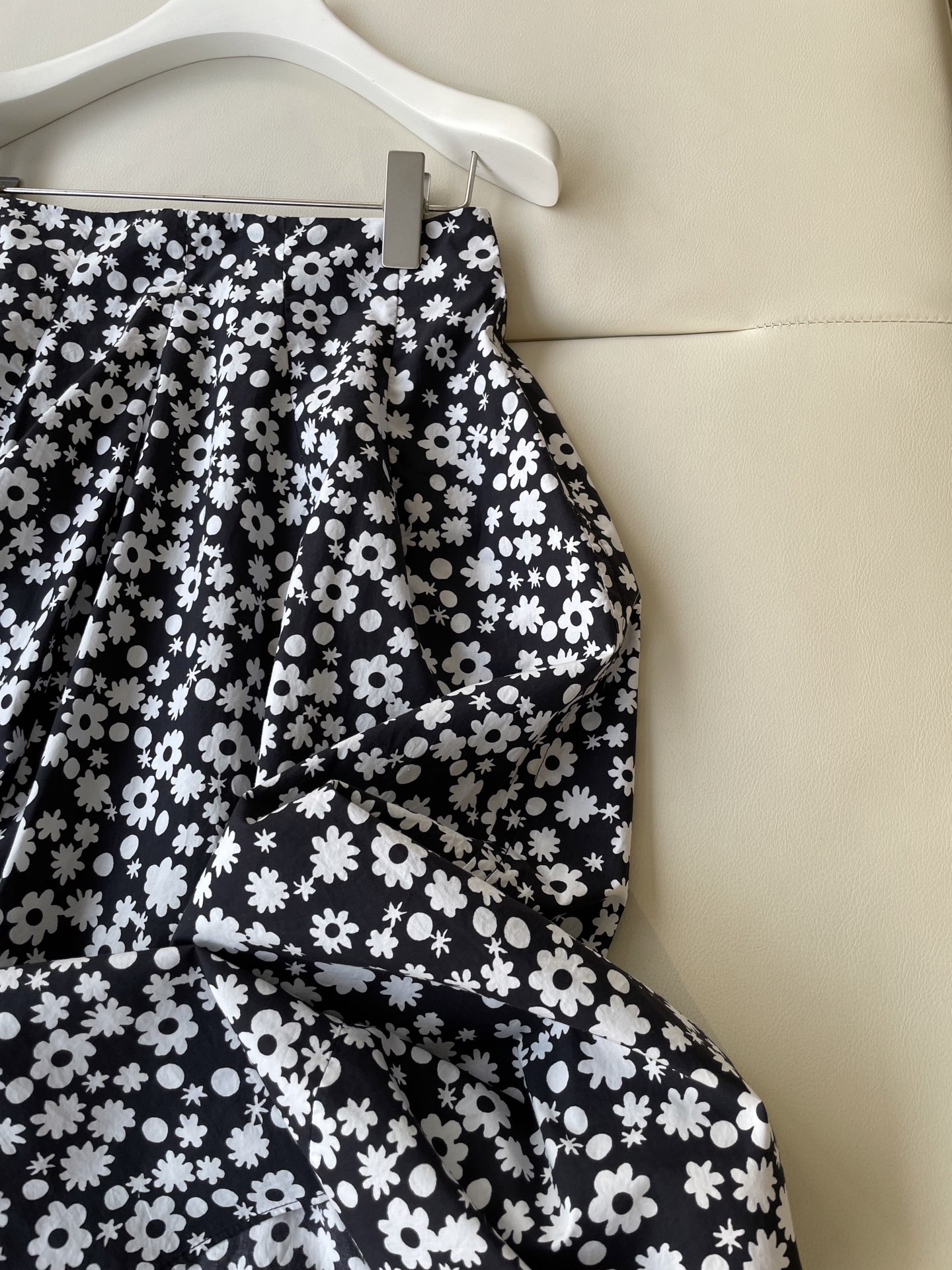 Marni Pyremaphrodite Women’s Suit with Daisy Theme and High Waist Design - 图片 5