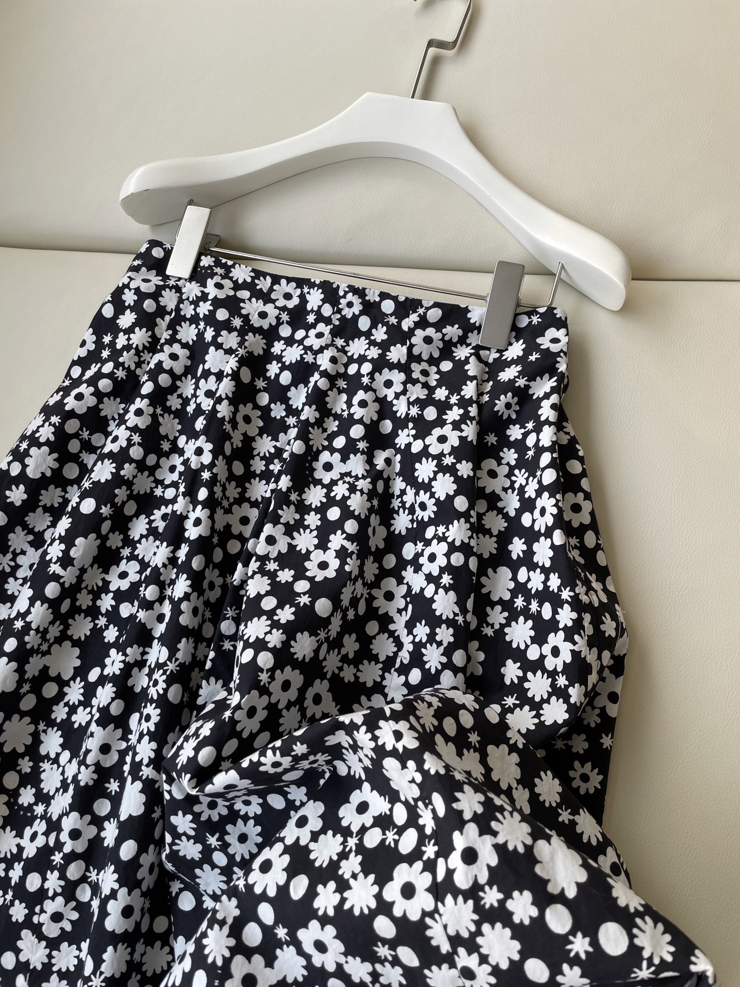 Marni Pyremaphrodite Women’s Suit with Daisy Theme and High Waist Design - 图片 2