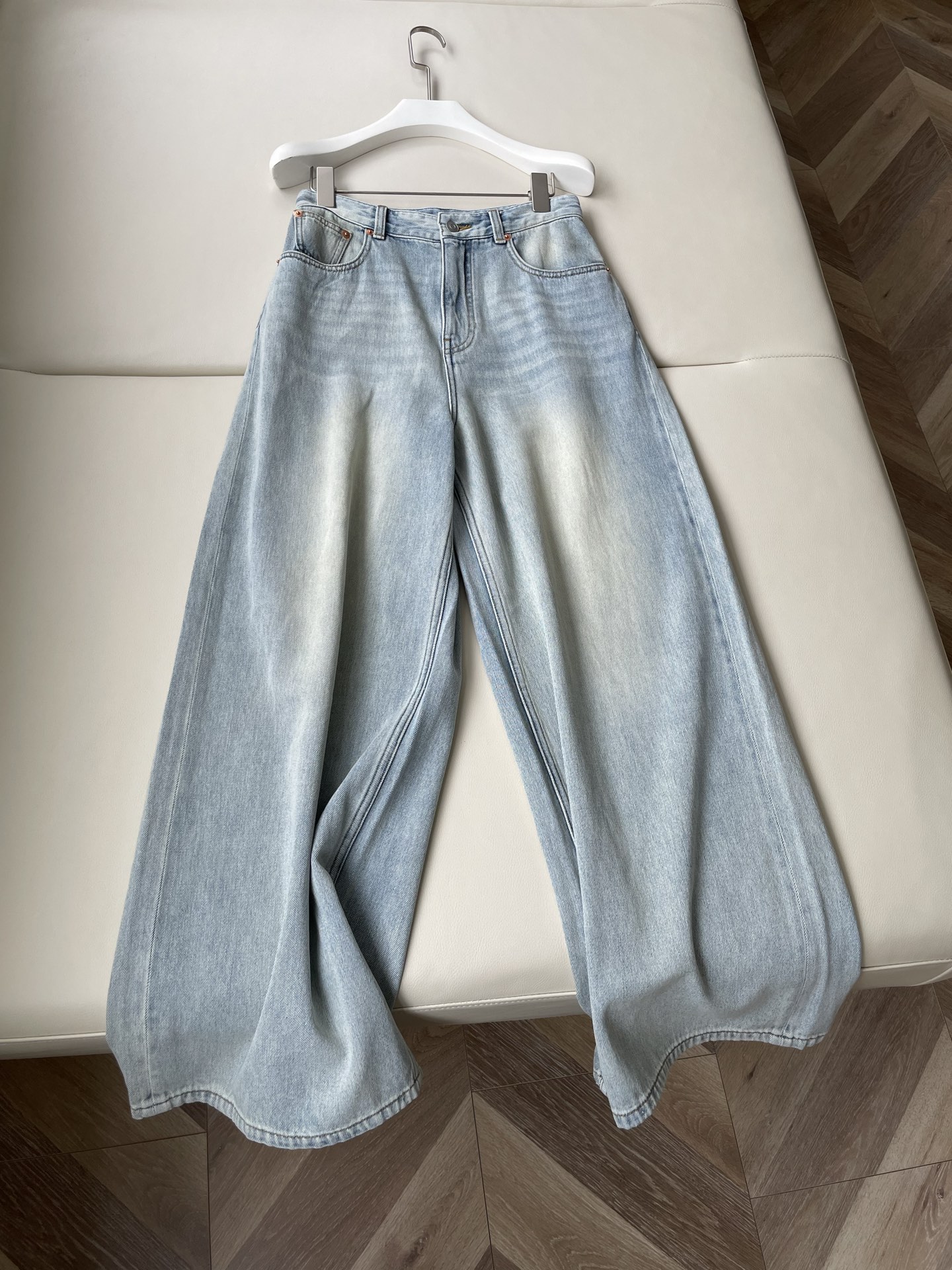 Turkish Cotton Wide-Legged Jeans: Soft, Cozy, and Unique Water-Washed Design - 图片 1