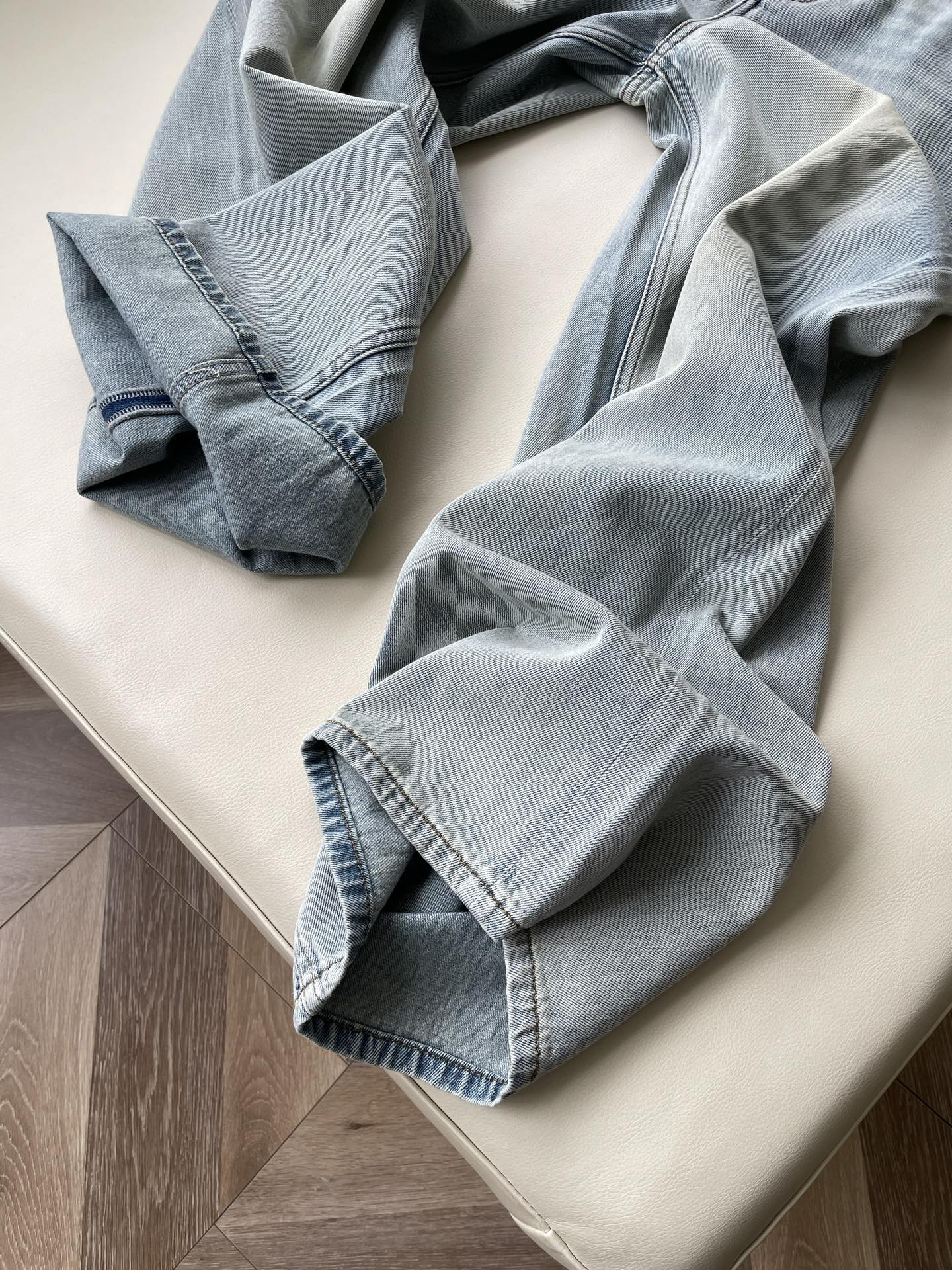 Turkish Cotton Wide-Legged Jeans: Soft, Cozy, and Unique Water-Washed Design - 图片 4