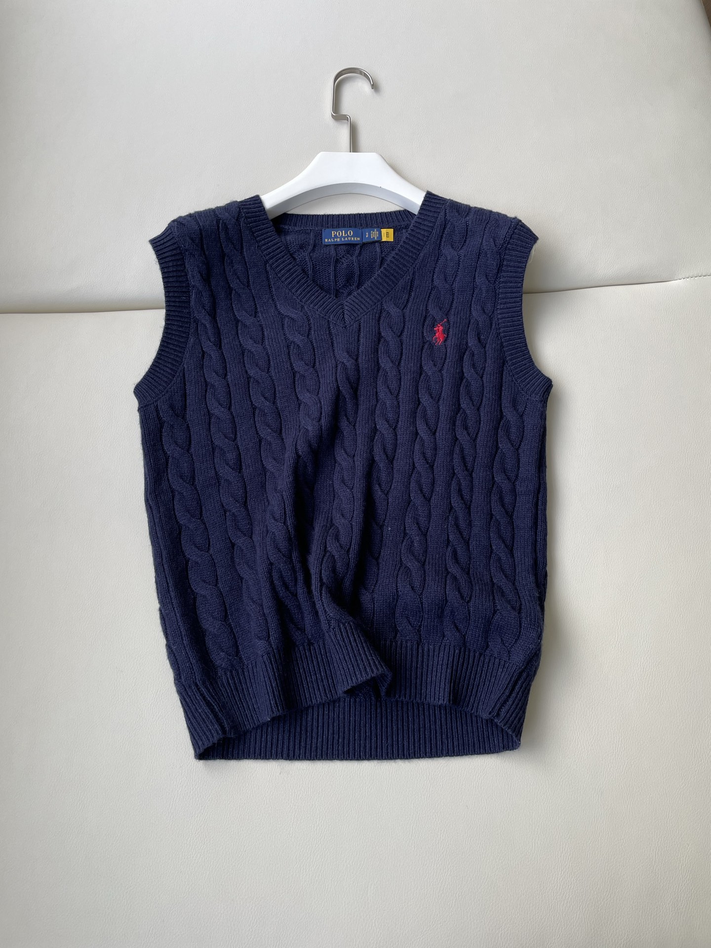 “Review: R.L. Classic Parchment Vest – Stylish, Versatile, and Worth Buying” - 图片 1