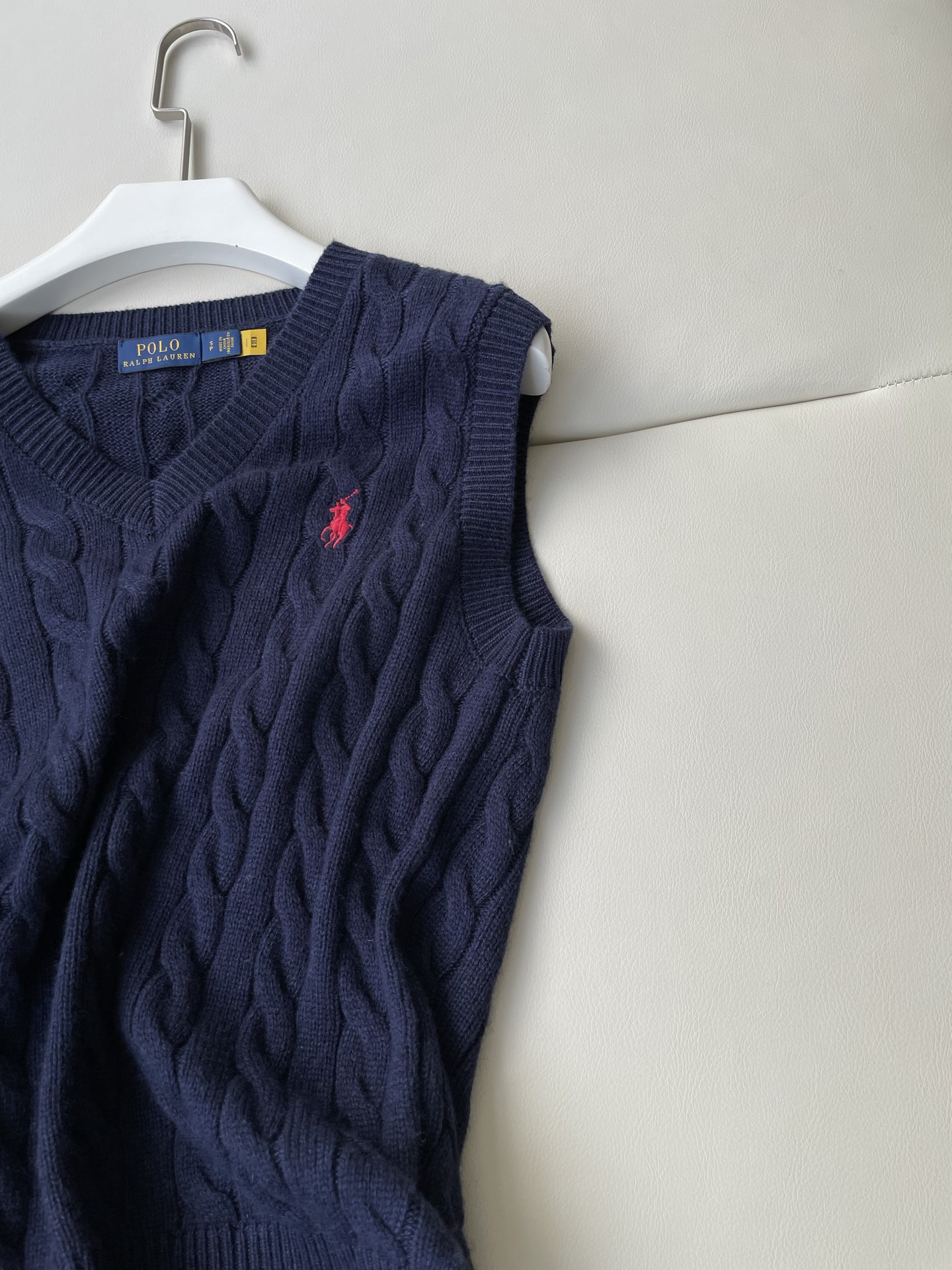 “Review: R.L. Classic Parchment Vest – Stylish, Versatile, and Worth Buying” - 图片 3