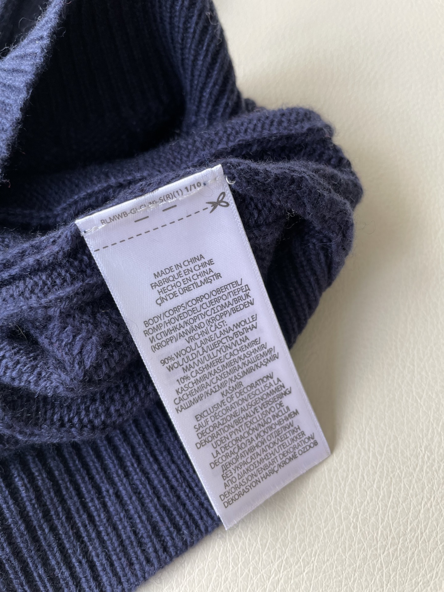 “Review: R.L. Classic Parchment Vest – Stylish, Versatile, and Worth Buying” - 图片 5