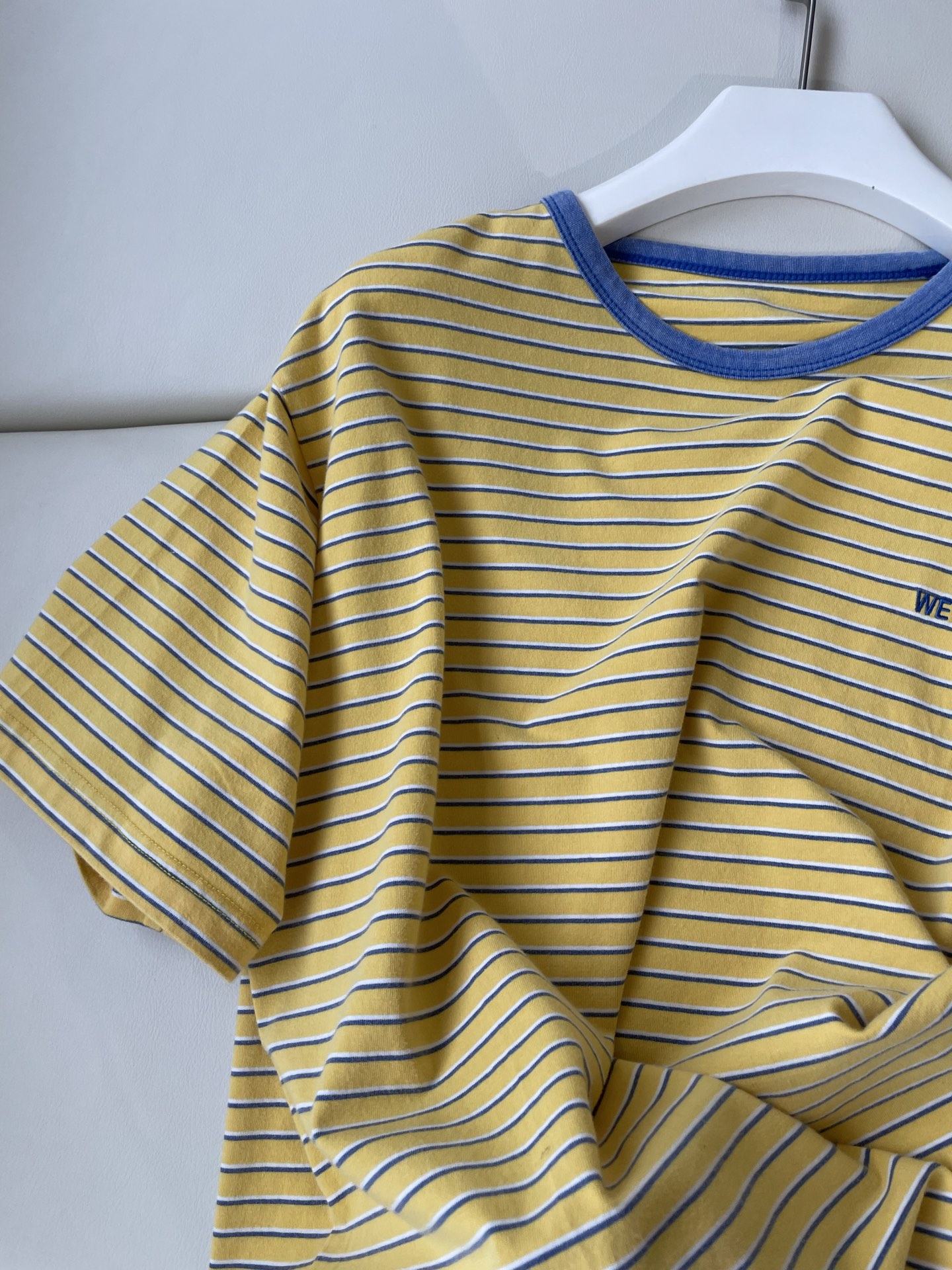 WE11DONE’s Striped Tee Elevates P506 Female Suit with Playful Colors and Mystery - 图片 3