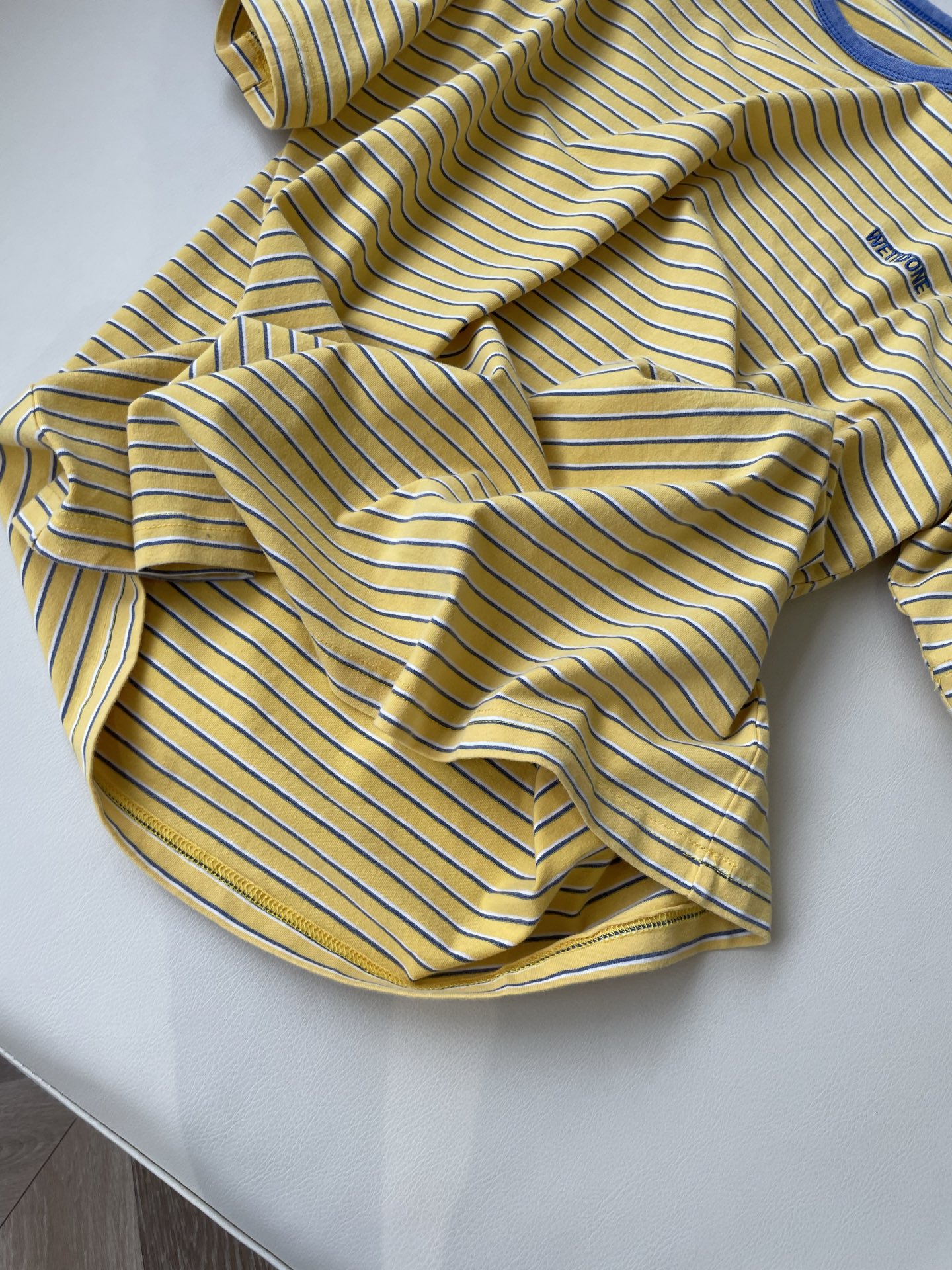 WE11DONE’s Striped Tee Elevates P506 Female Suit with Playful Colors and Mystery - 图片 4