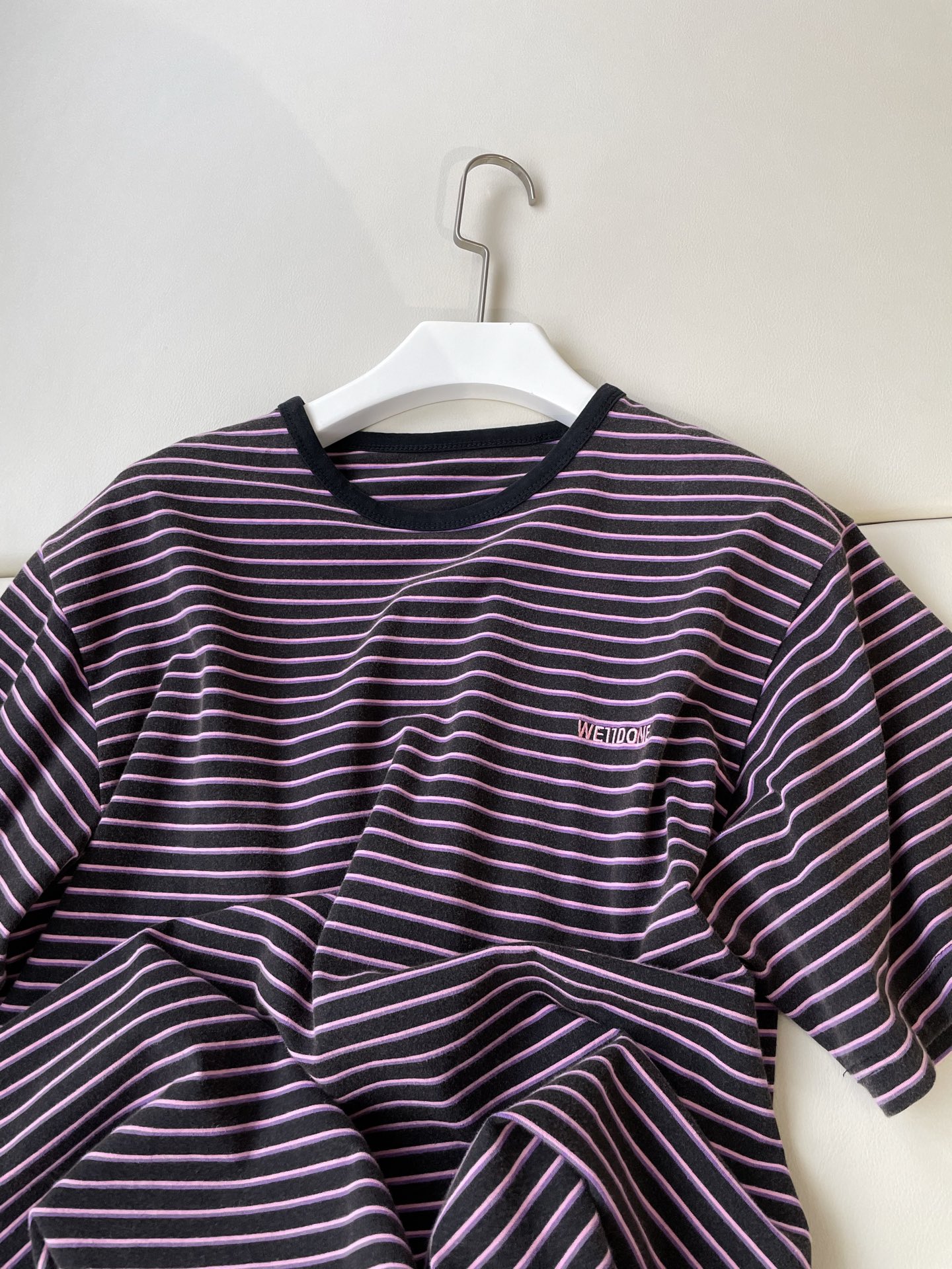 WE11DONE’s New Stripe Tee Elevates Original Female Suit with Colorful Fun - 图片 2