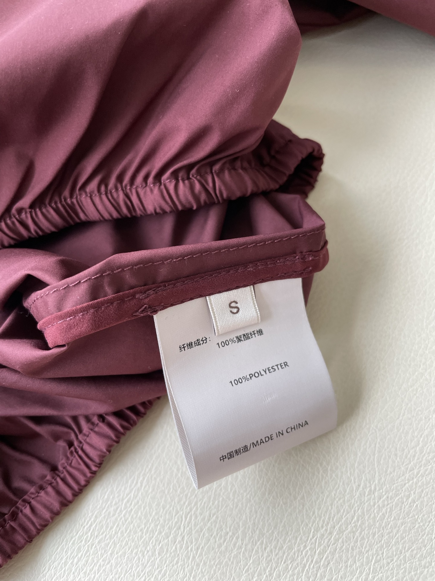 Burgundy Red Coats for Outdoor Sports: Lightweight, Stylish, and Versatile Kit - 图片 7