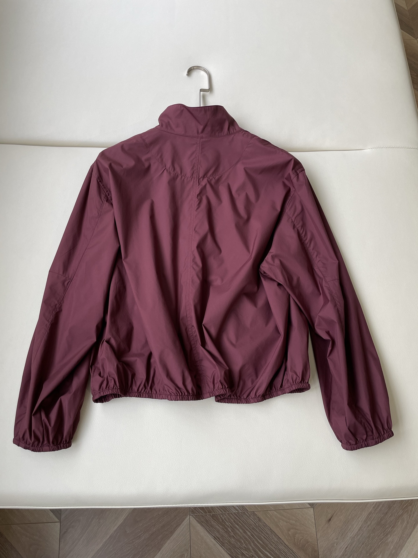 Burgundy Red Coats for Outdoor Sports: Lightweight, Stylish, and Versatile Kit - 图片 8