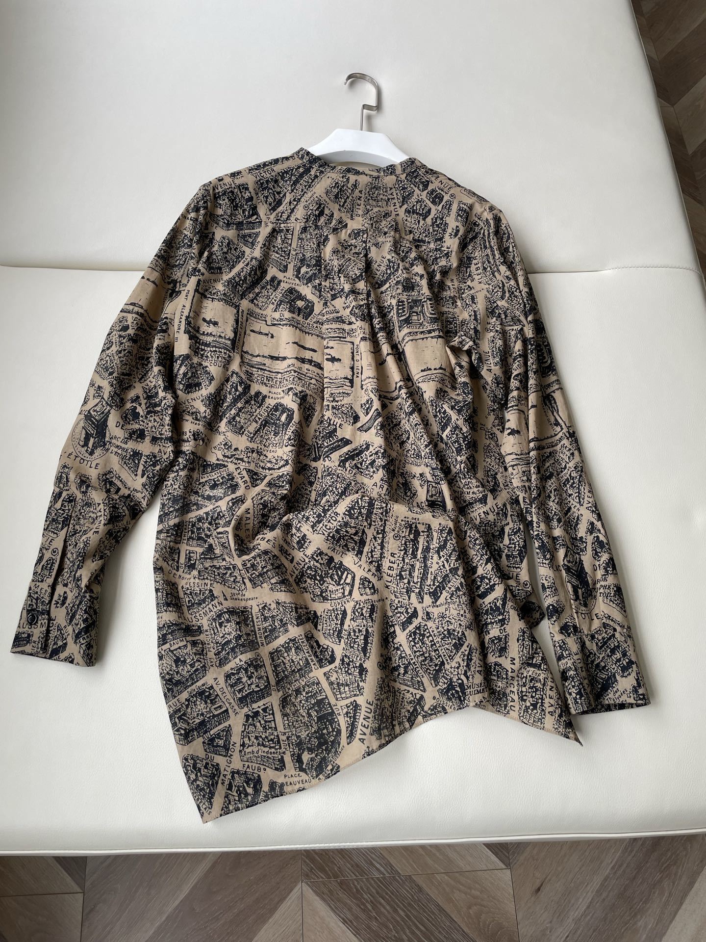 “Paris Map Print Shirt: Creative Design Inspired by Romance and History” - 图片 8