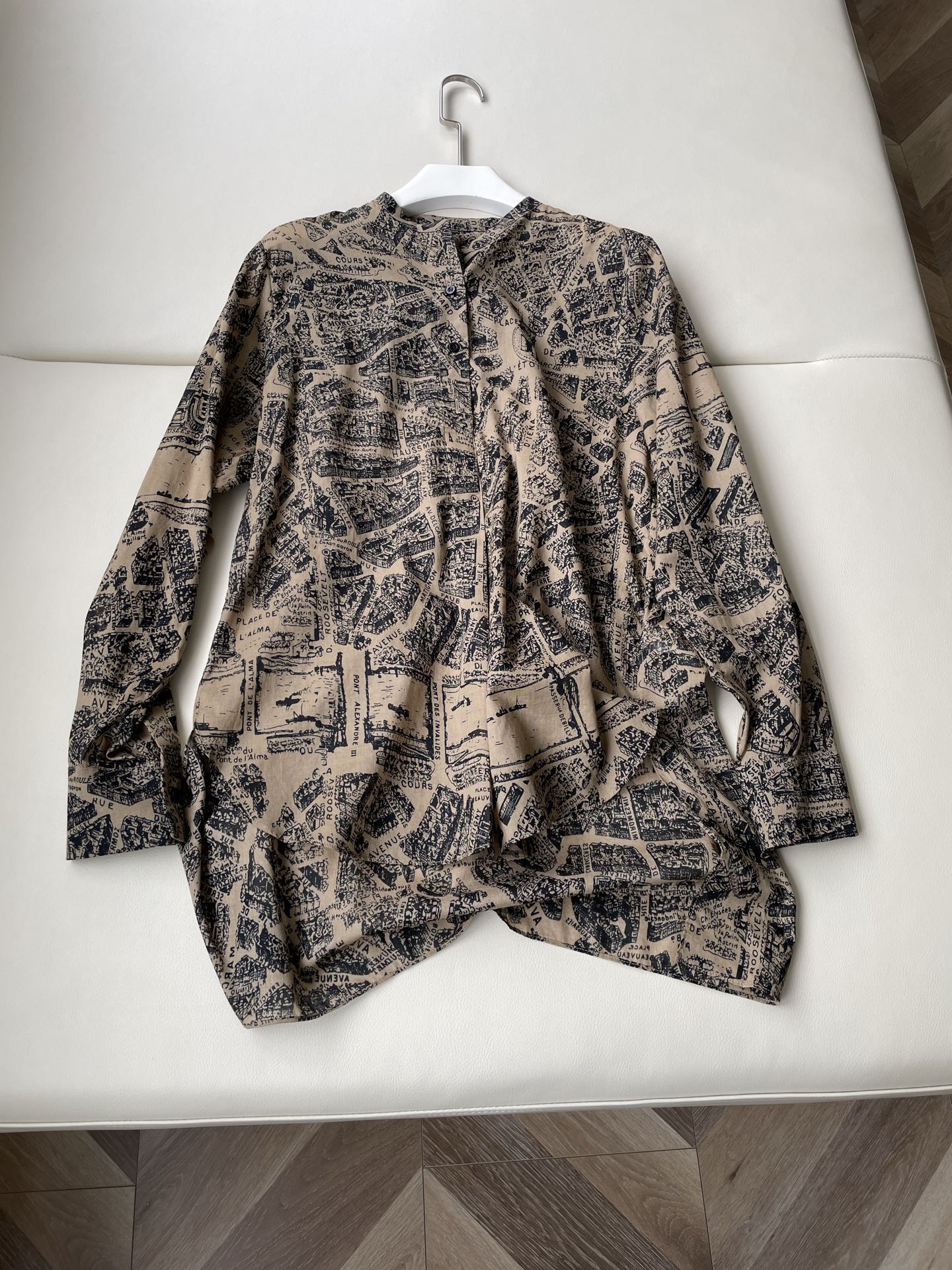 “Paris Map Print Shirt: Creative Design Inspired by Romance and History”