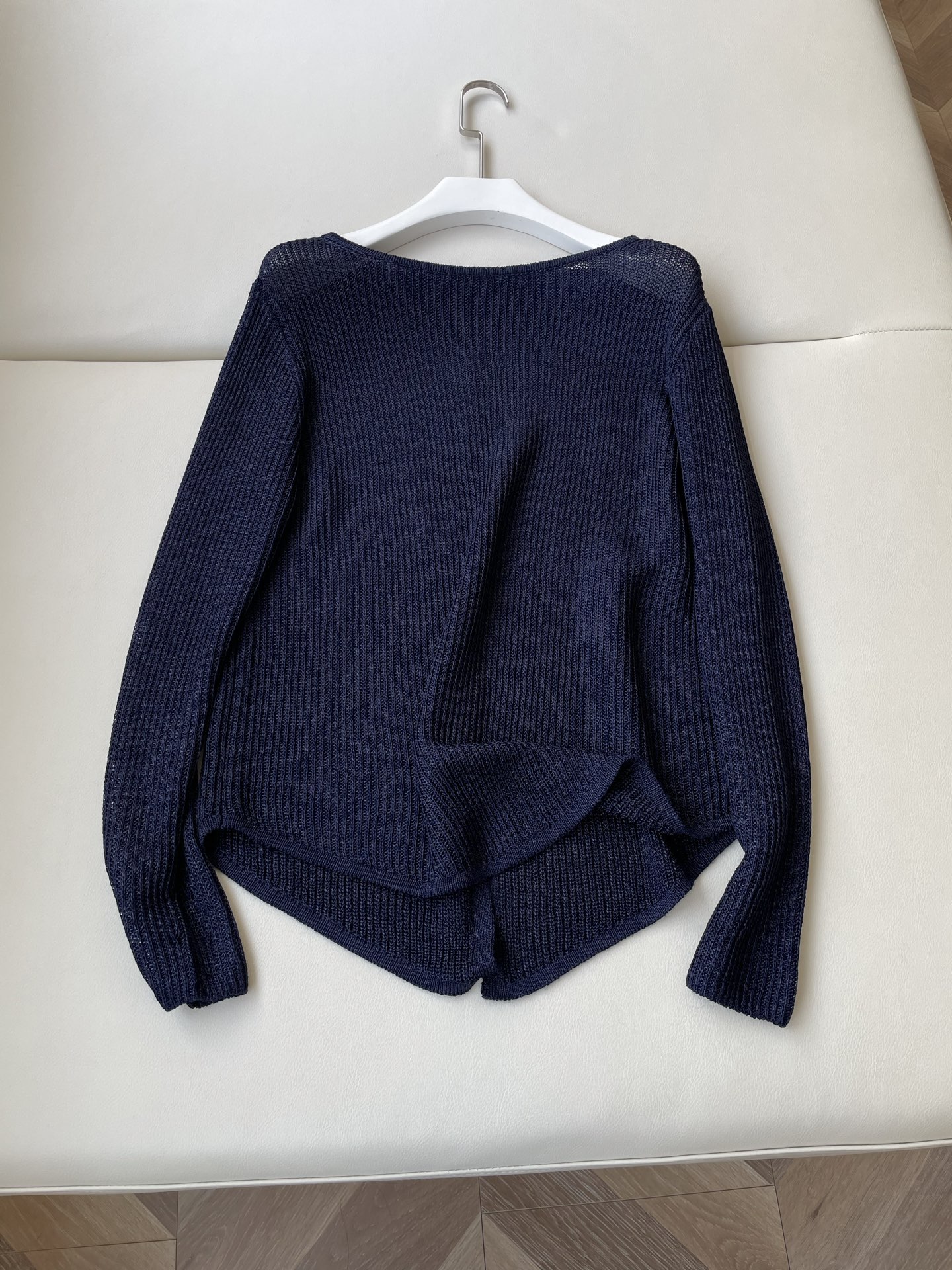 “High-end Female Suit: Impeccable Fabric, Stylish Design, Small Loose Version”