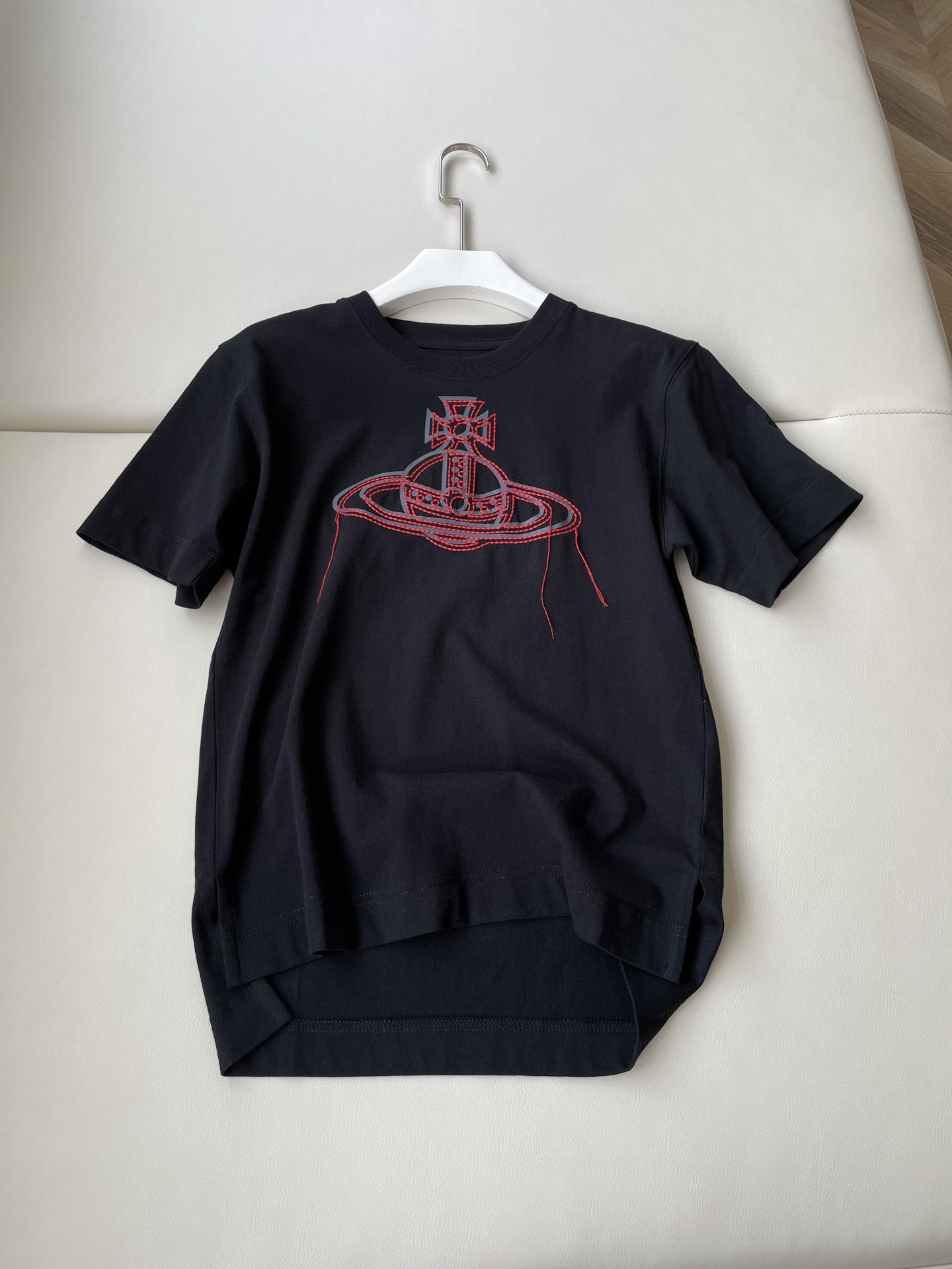 Unique Embroidered Female Suit Fit for Queen with Japanese Snakes Theme - 图片 1