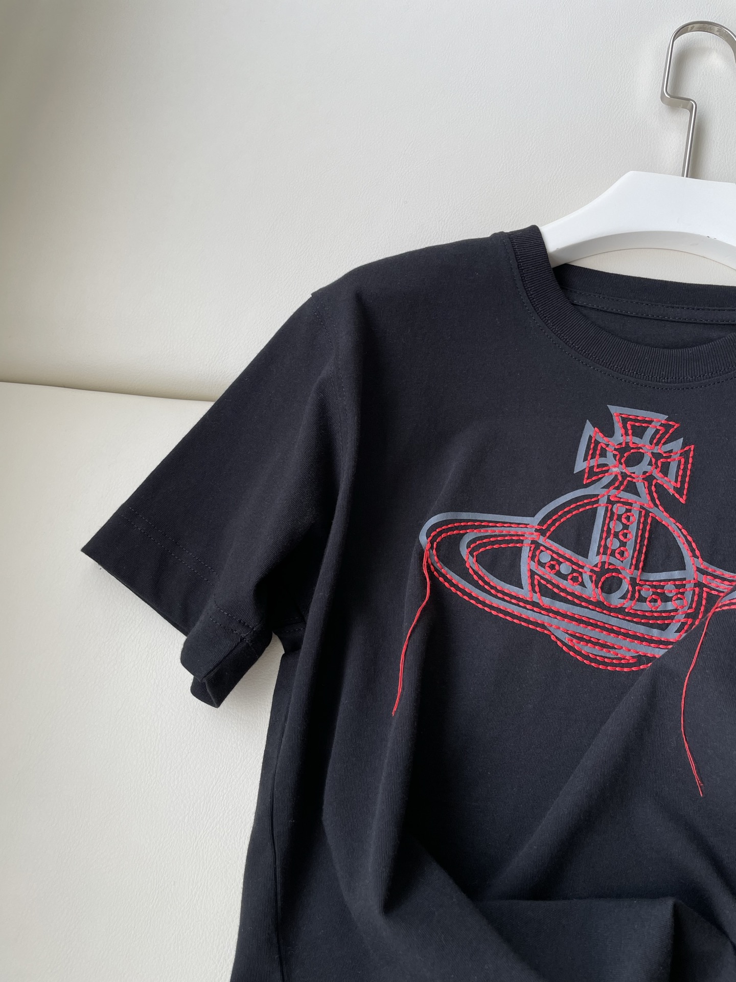 Unique Embroidered Female Suit Fit for Queen with Japanese Snakes Theme - 图片 3