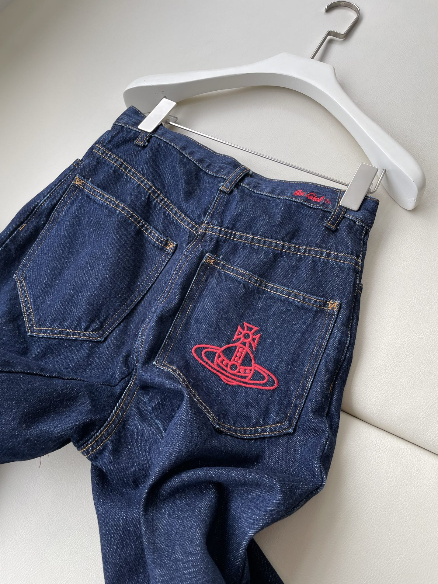 Trendy One-Size-Fits-All Dress for Women, Saturn Jeans, and Stylish Queen West Collection - 图片 8