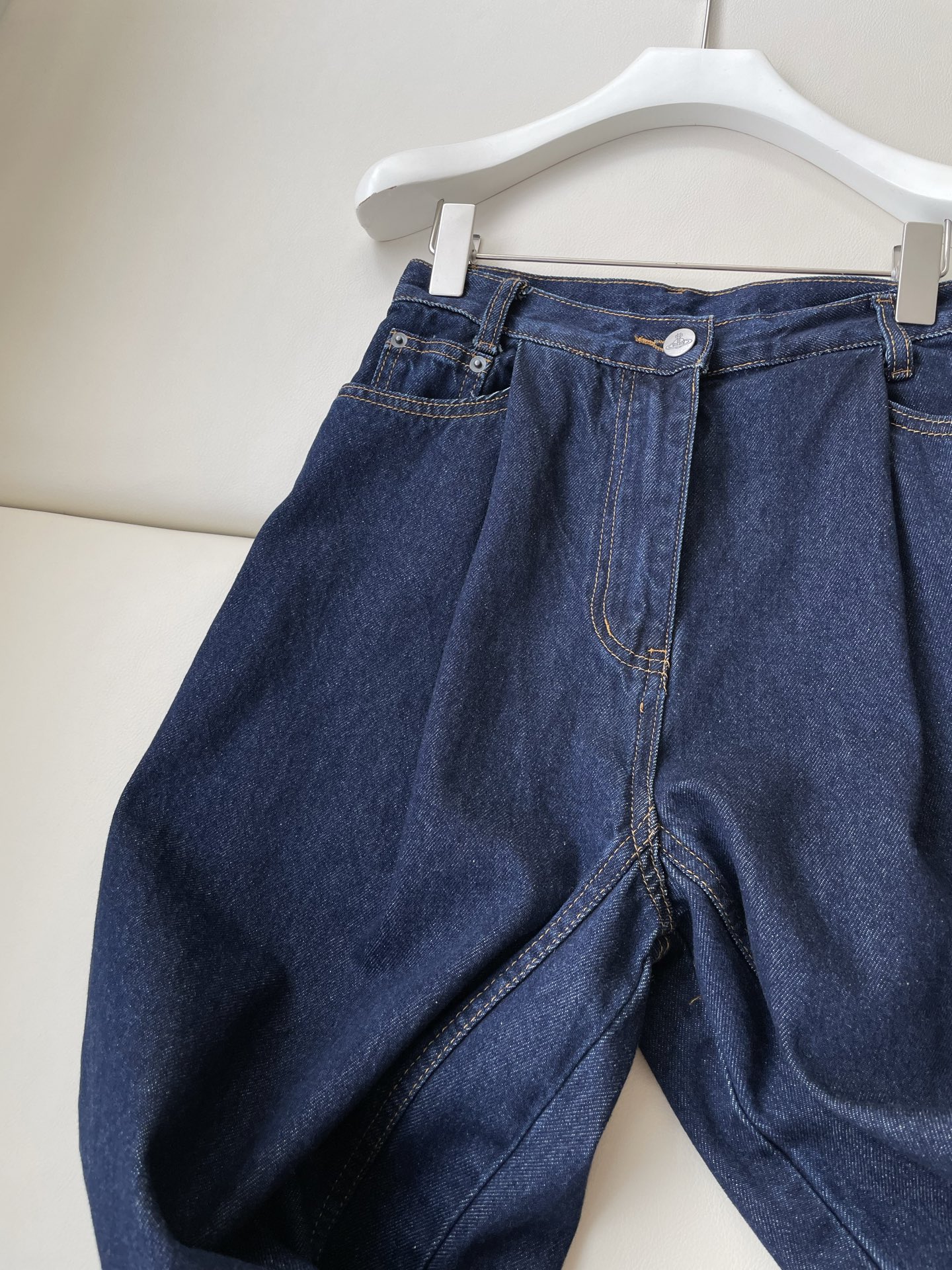 Trendy One-Size-Fits-All Dress for Women, Saturn Jeans, and Stylish Queen West Collection - 图片 3
