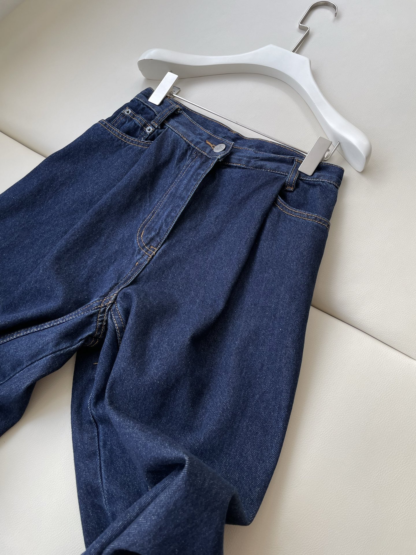 Trendy One-Size-Fits-All Dress for Women, Saturn Jeans, and Stylish Queen West Collection - 图片 2