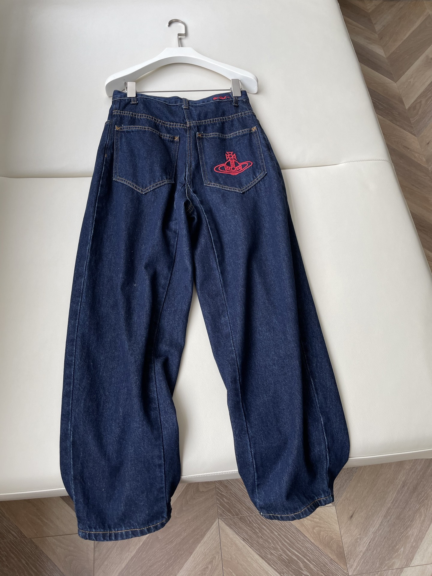 Trendy One-Size-Fits-All Dress for Women, Saturn Jeans, and Stylish Queen West Collection - 图片 7