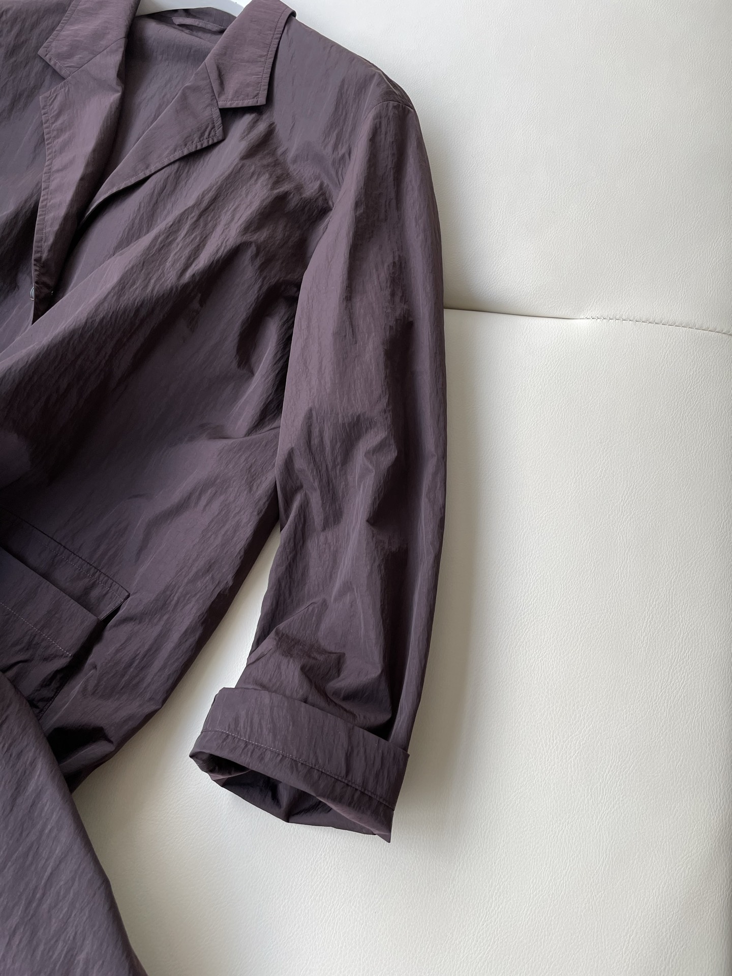 Regenerative Nylon Suit: Lightweight, Sustainable, and Stylish for Miu’s Rover Jacket - 图片 5