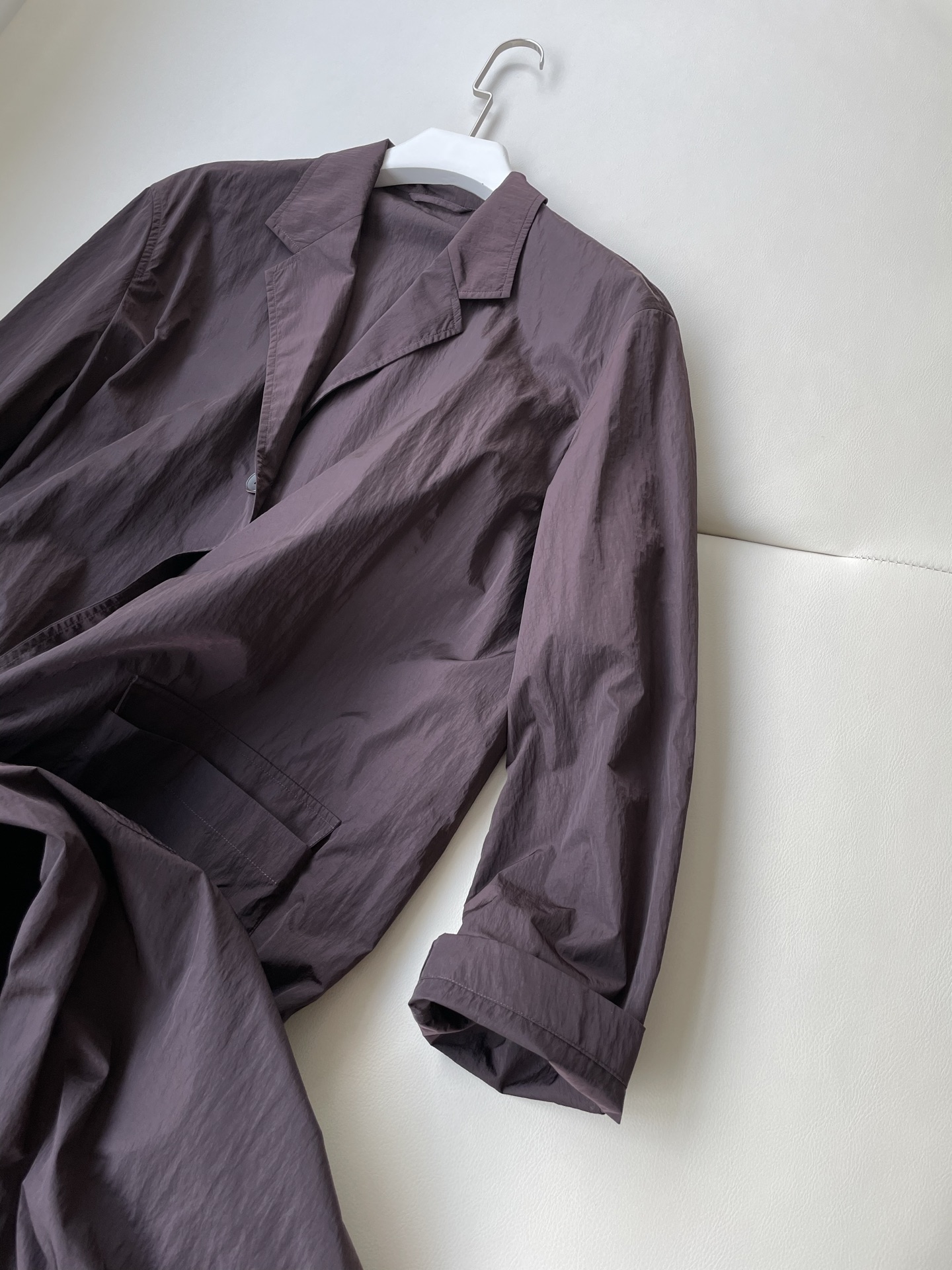 Regenerative Nylon Suit: Lightweight, Sustainable, and Stylish for Miu’s Rover Jacket - 图片 2