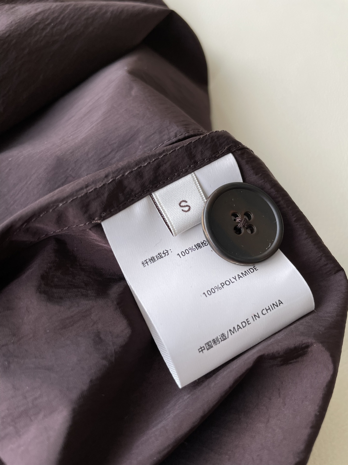 Regenerative Nylon Suit: Lightweight, Sustainable, and Stylish for Miu’s Rover Jacket - 图片 7