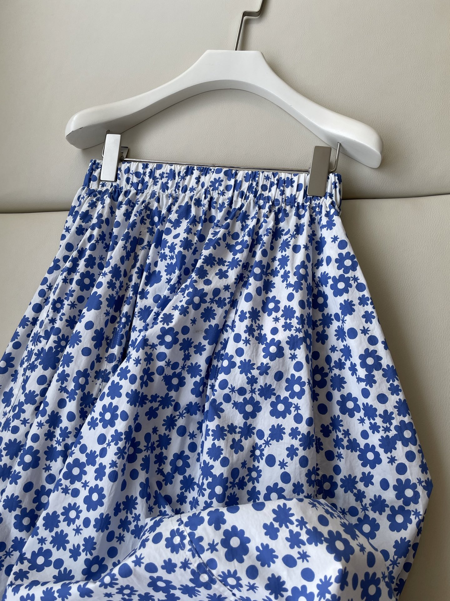 “Marni Daisy Dress: Perfect Single-Ass Girl Suit for Seasonal Bouquets” - 图片 2