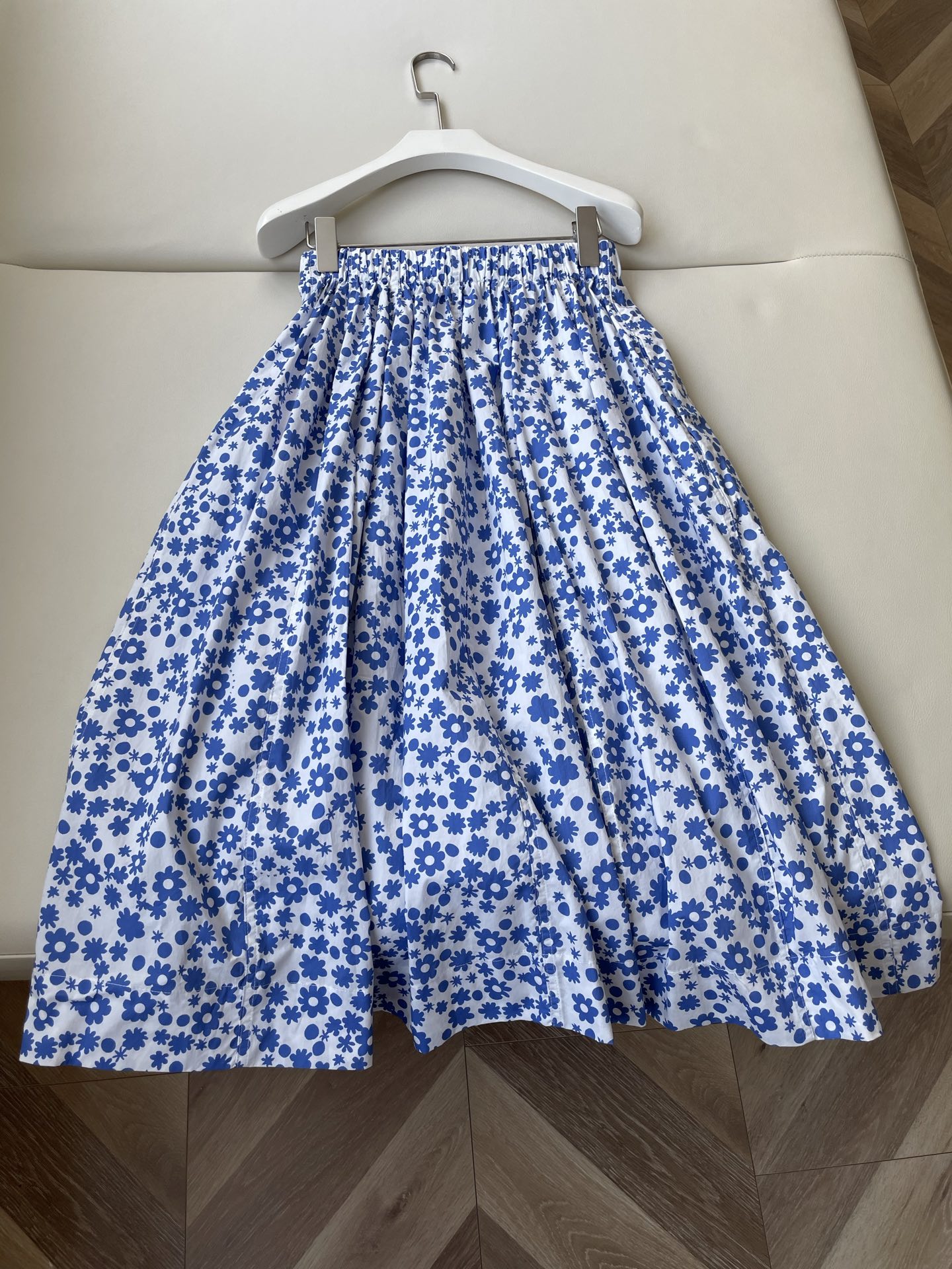 “Marni Daisy Dress: Perfect Single-Ass Girl Suit for Seasonal Bouquets” - 图片 8