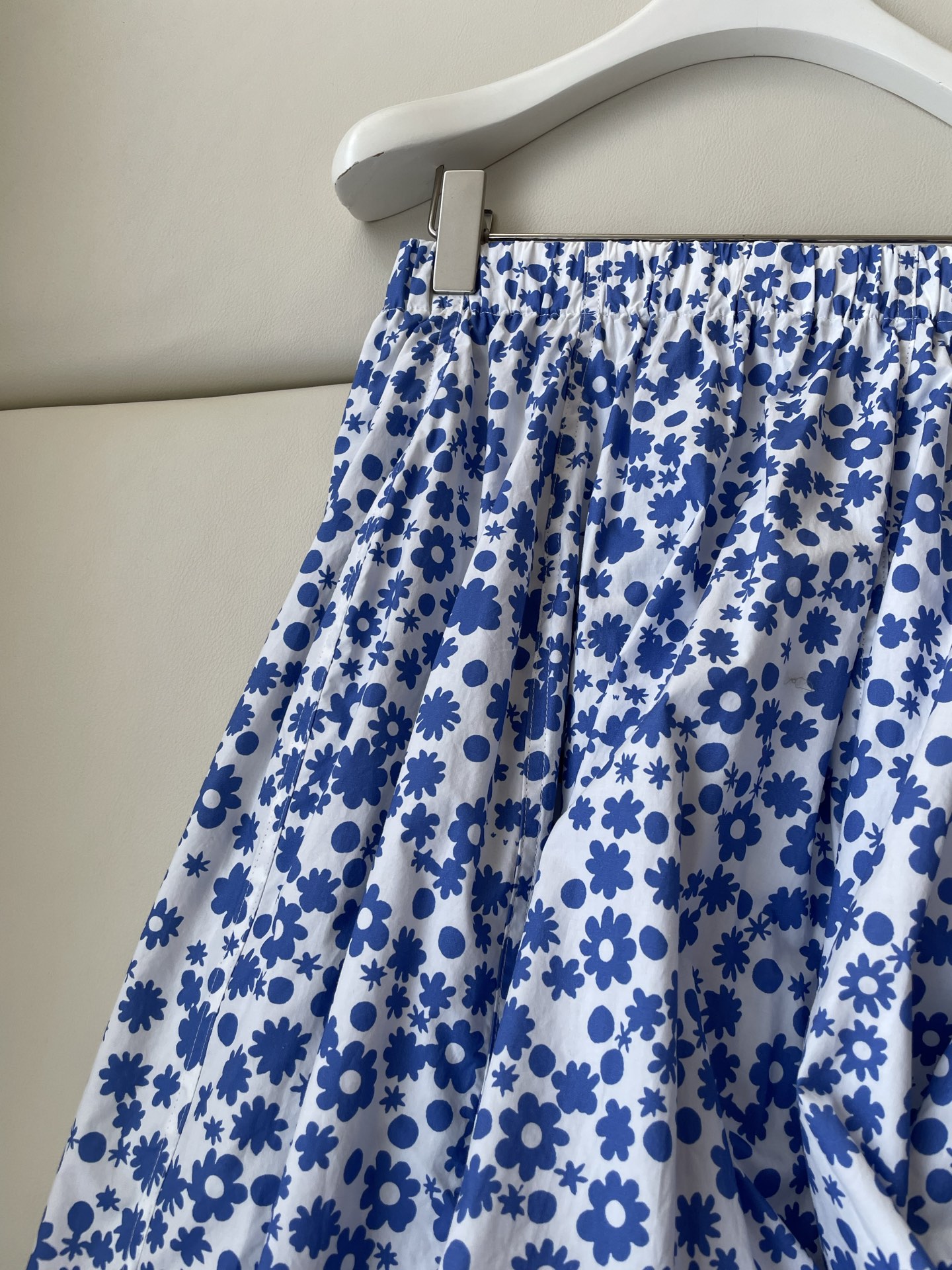 “Marni Daisy Dress: Perfect Single-Ass Girl Suit for Seasonal Bouquets” - 图片 3