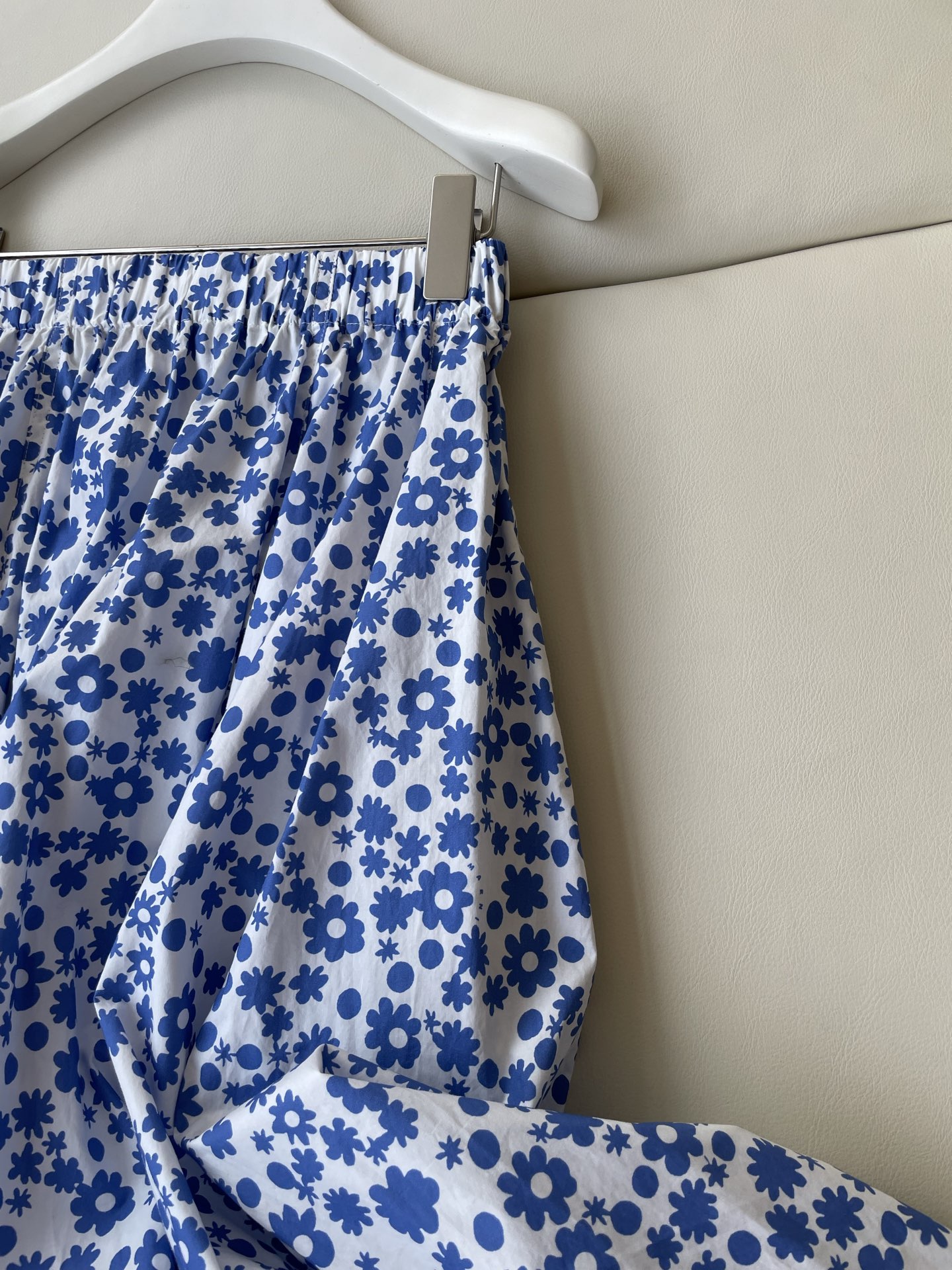 “Marni Daisy Dress: Perfect Single-Ass Girl Suit for Seasonal Bouquets” - 图片 5