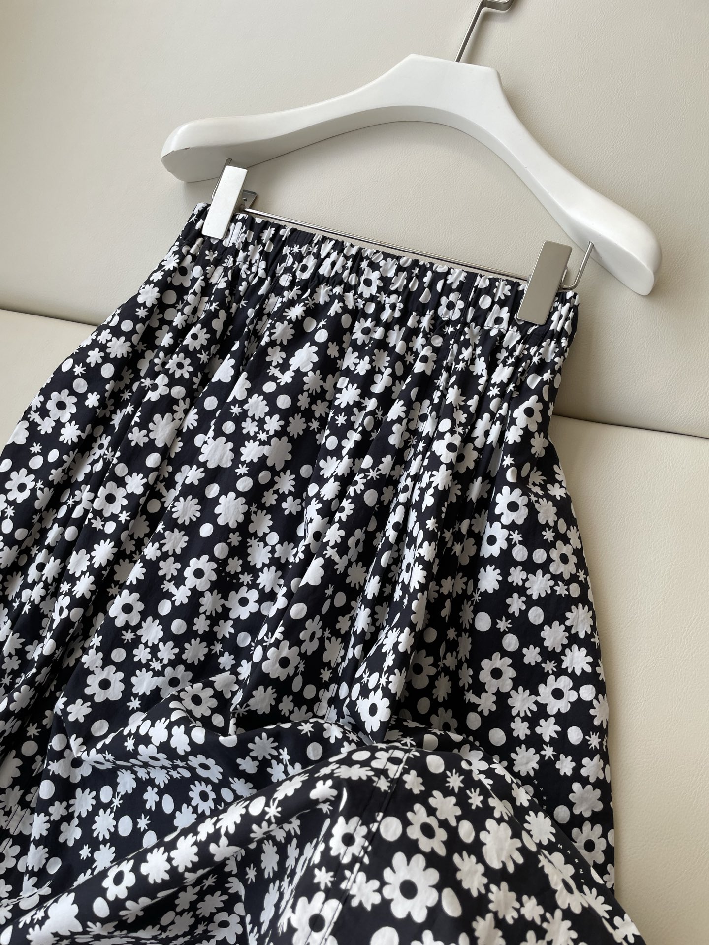 Marni Daisy Dress: Perfect Single-Ass Girl Suit with Bouquets of the Season - 图片 2