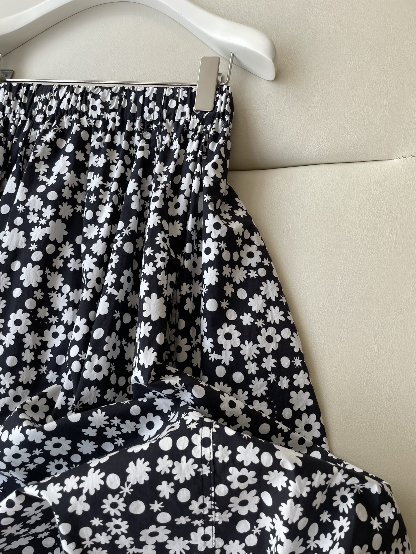 Marni Daisy Dress: Perfect Single-Ass Girl Suit with Bouquets of the Season - 图片 4