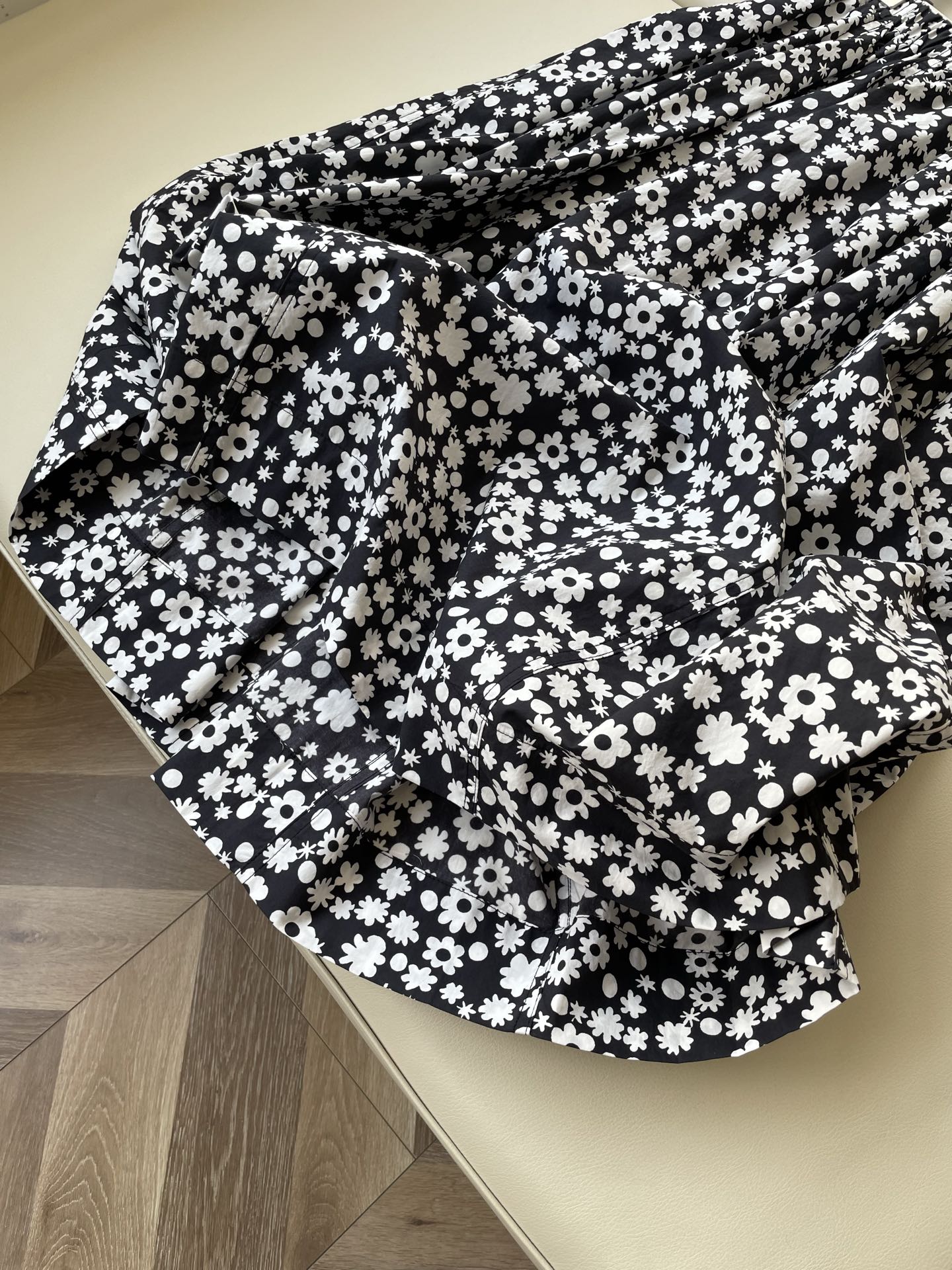 Marni Daisy Dress: Perfect Single-Ass Girl Suit with Bouquets of the Season - 图片 3