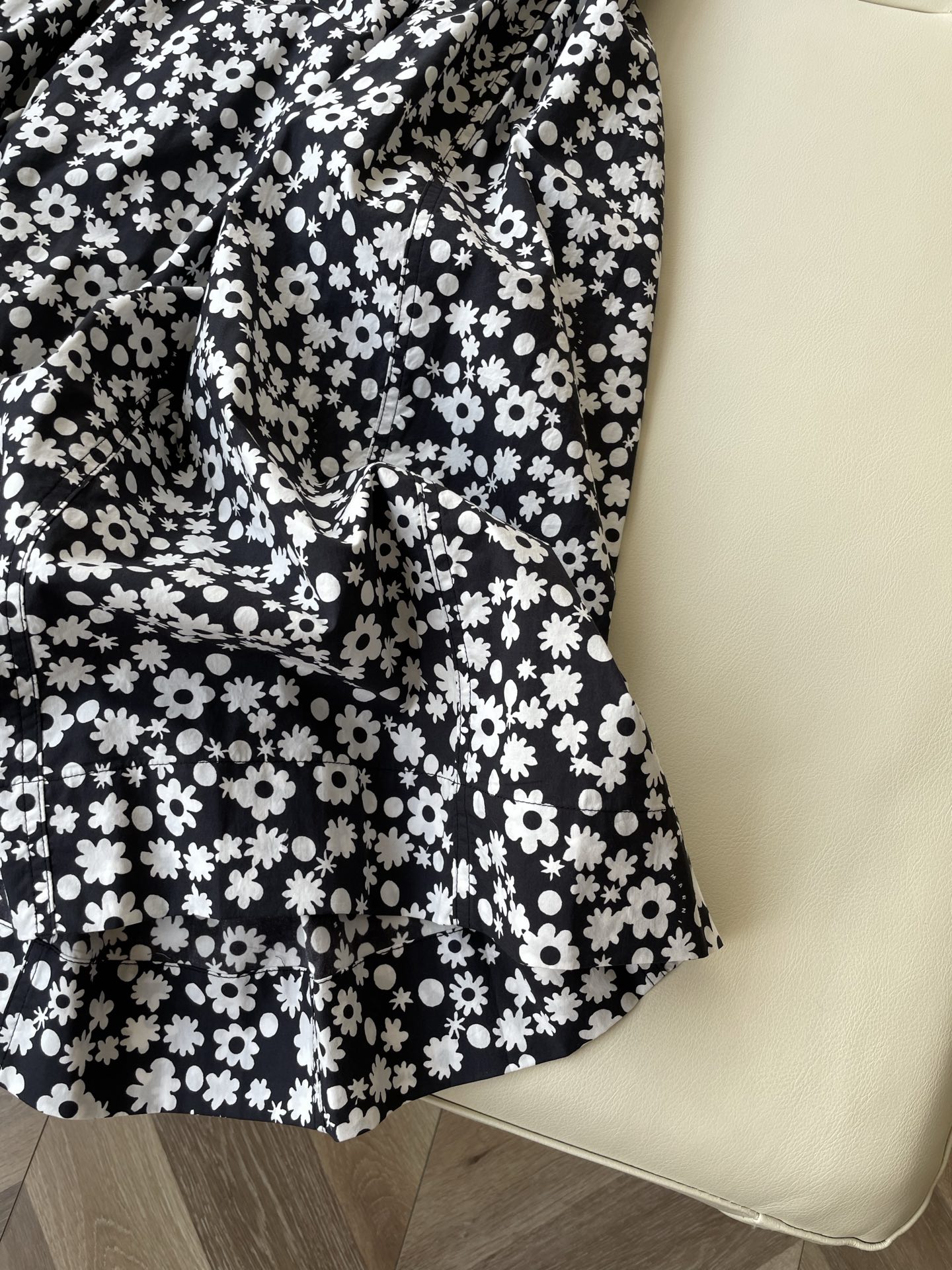 Marni Daisy Dress: Perfect Single-Ass Girl Suit with Bouquets of the Season - 图片 5