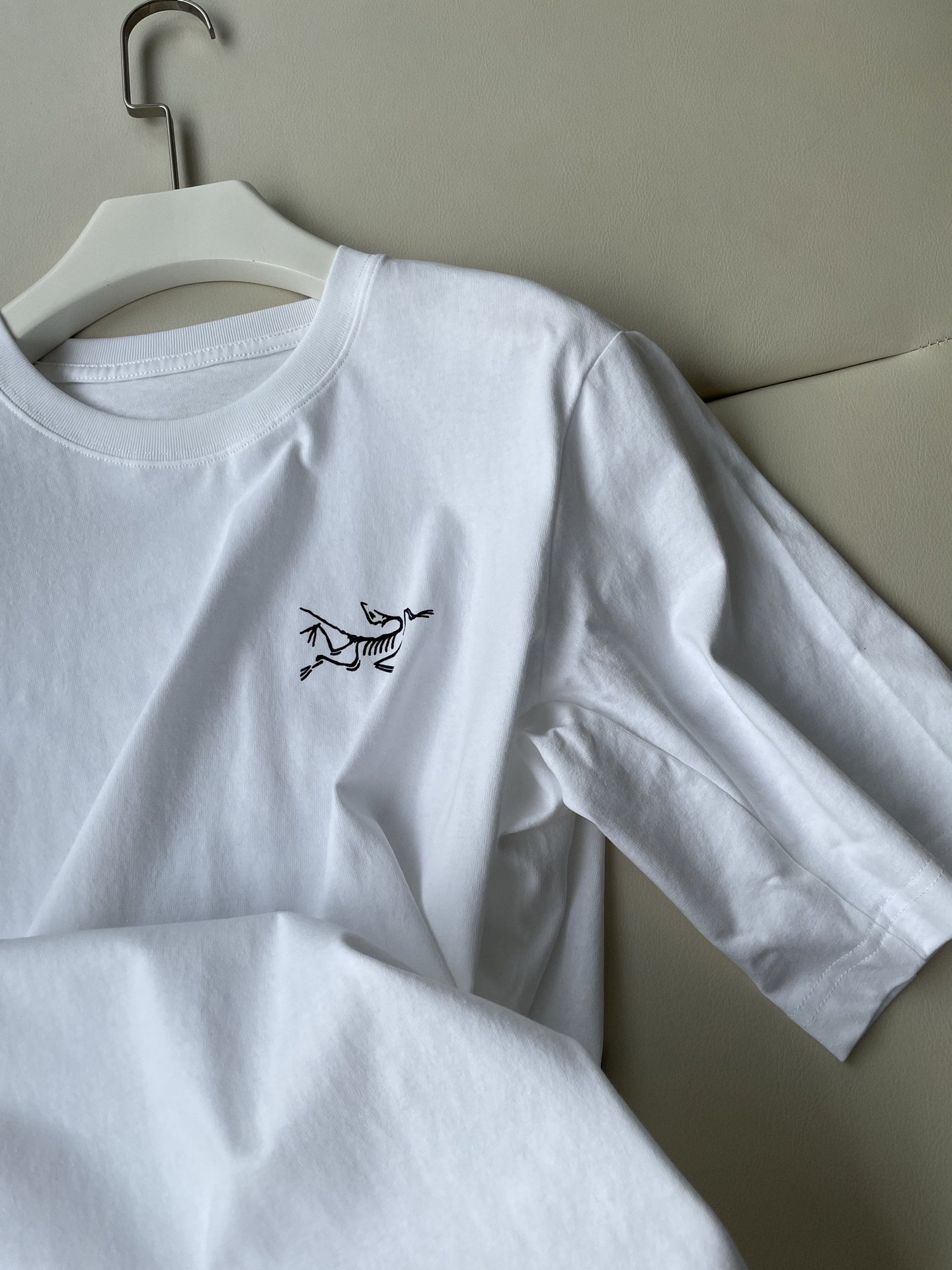 ArcteryxMultiBirdLogo T-shirts: Soft, Comfortable, Aerobic, Black, Various Sizes - 图片 5
