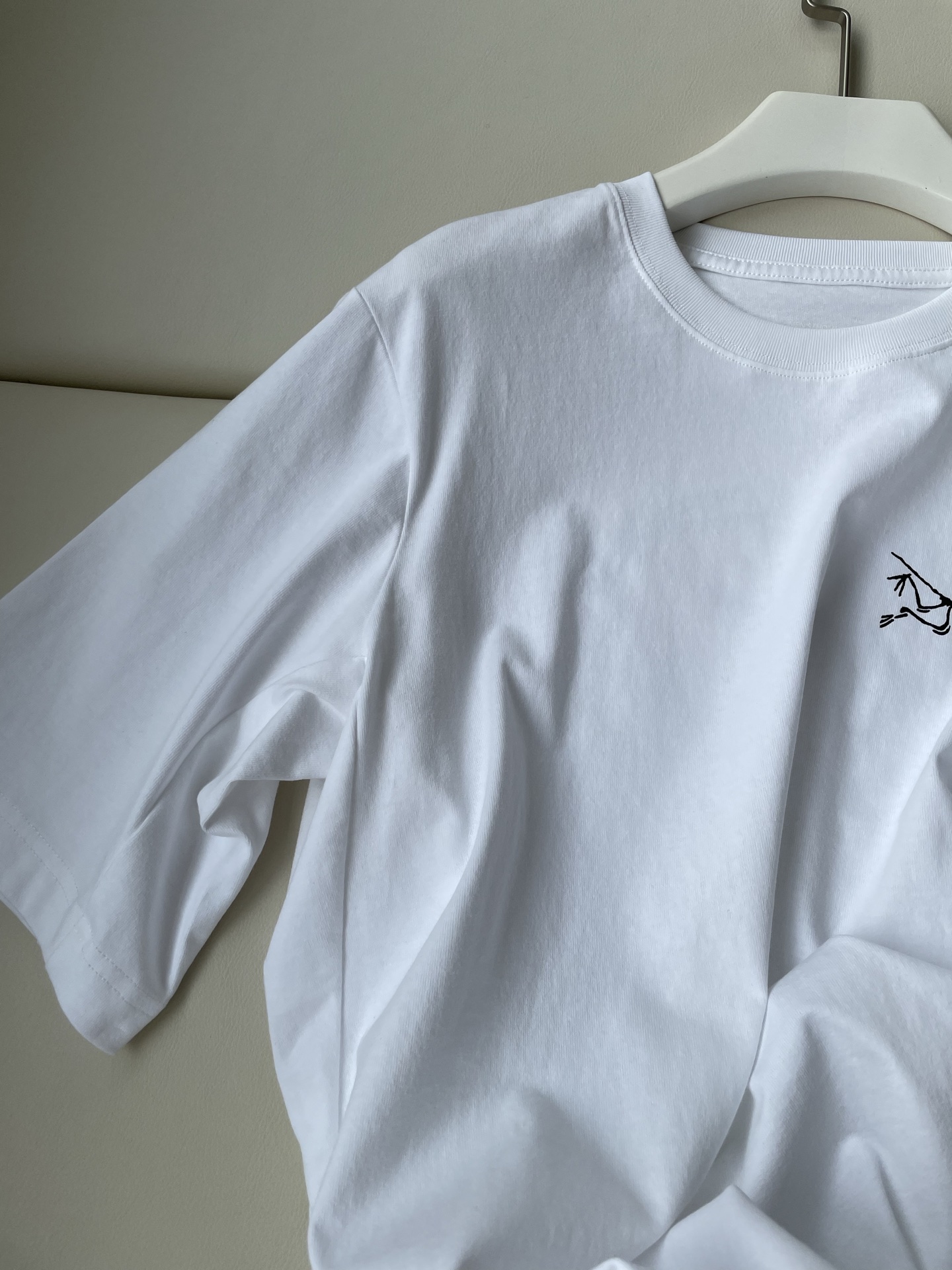ArcteryxMultiBirdLogo T-shirts: Soft, Comfortable, Aerobic, Black, Various Sizes - 图片 3