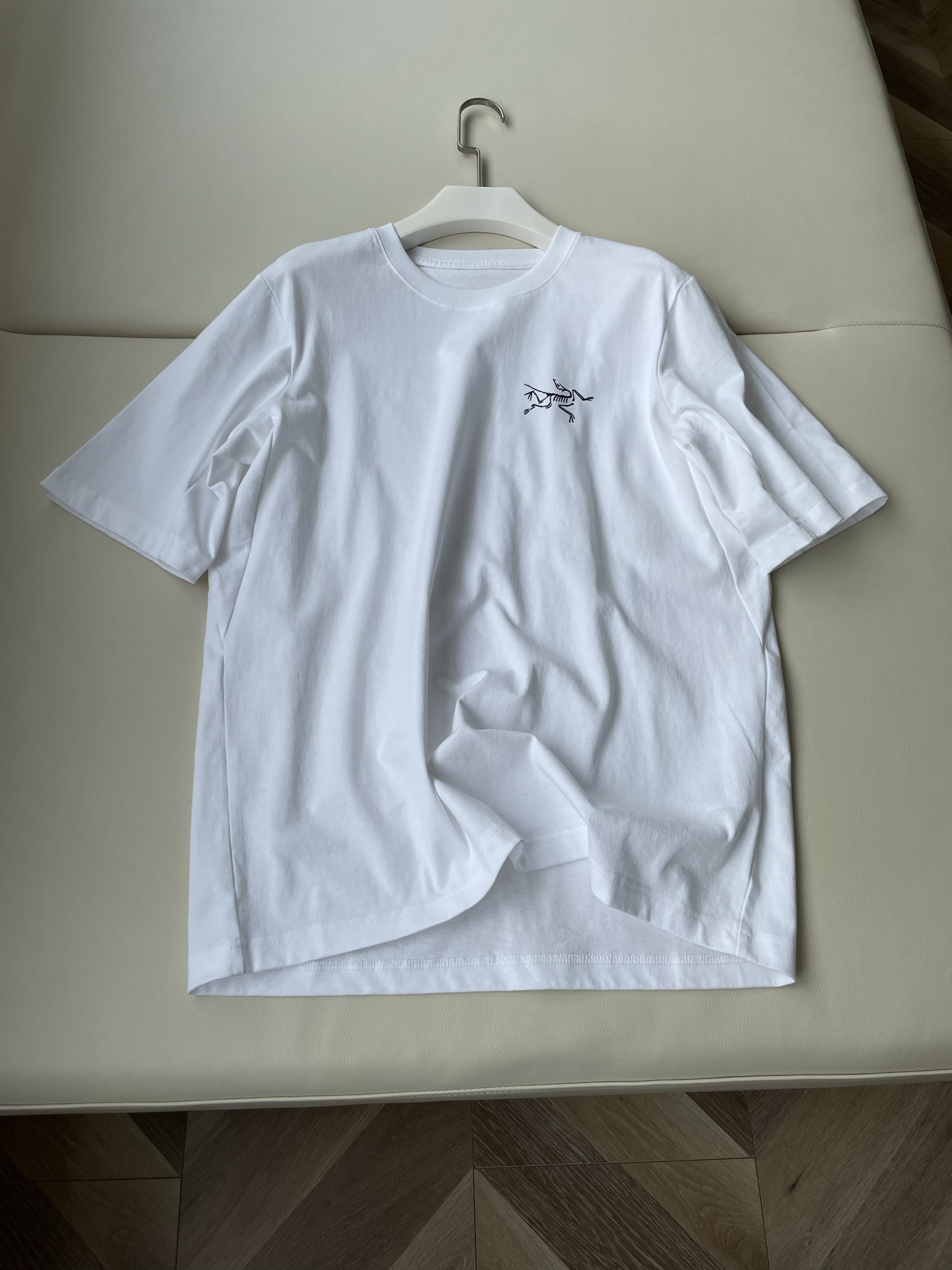 ArcteryxMultiBirdLogo T-shirts: Soft, Comfortable, Aerobic, Black, Various Sizes - 图片 1
