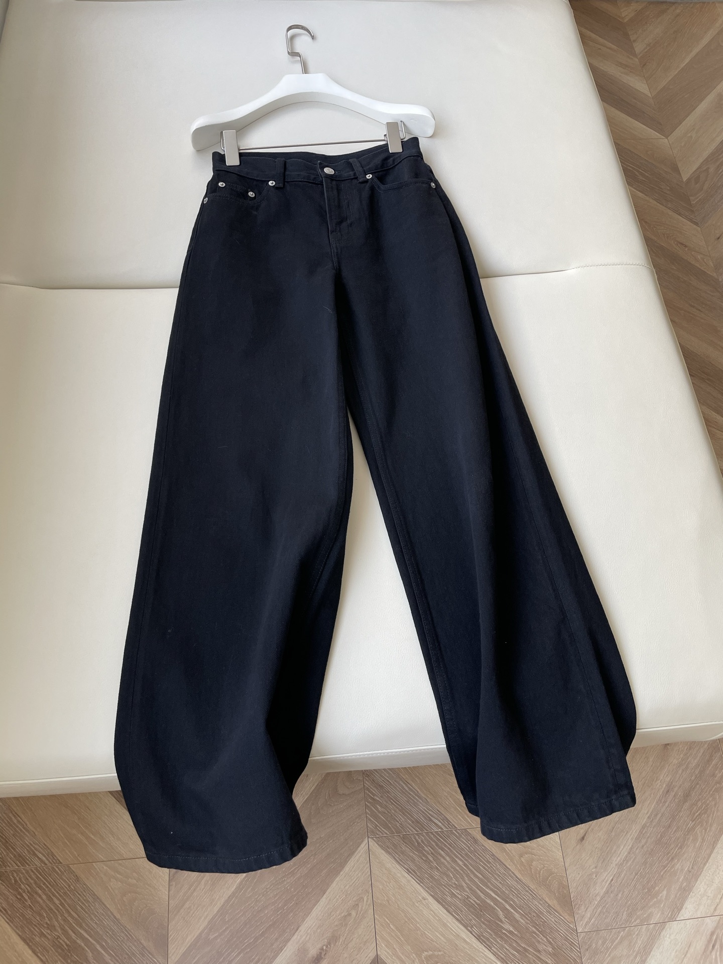 Turkey’s Finest Cotton Jeans: High-Quality Single-Rate Women’s Suit with Unique Features