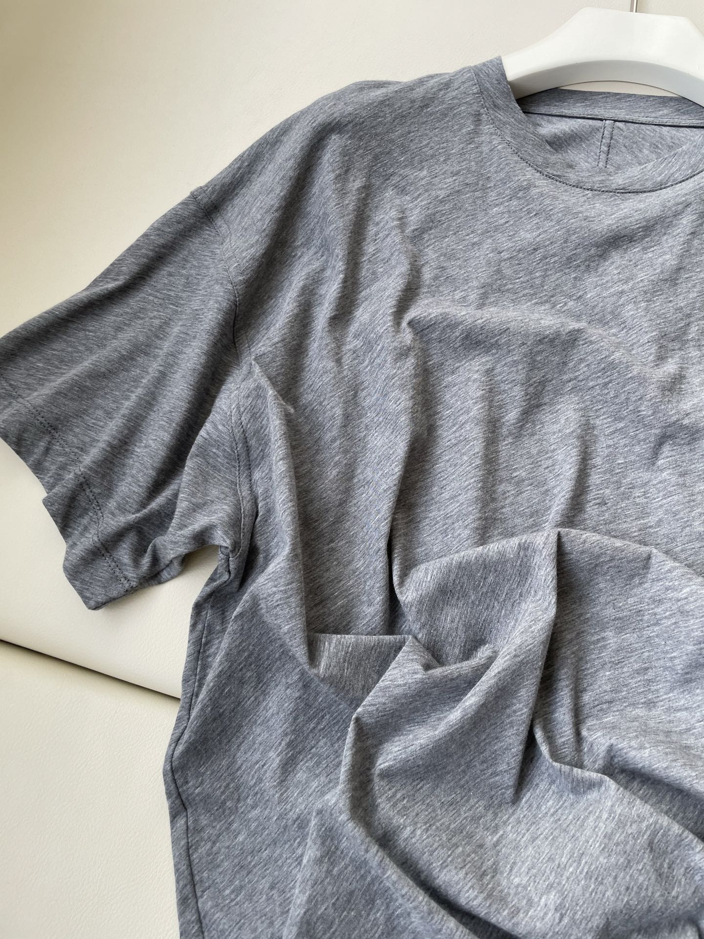 Comfortable and Stylish: One-Size-Fits-All Dress with Custom T-Shirts - 图片 3