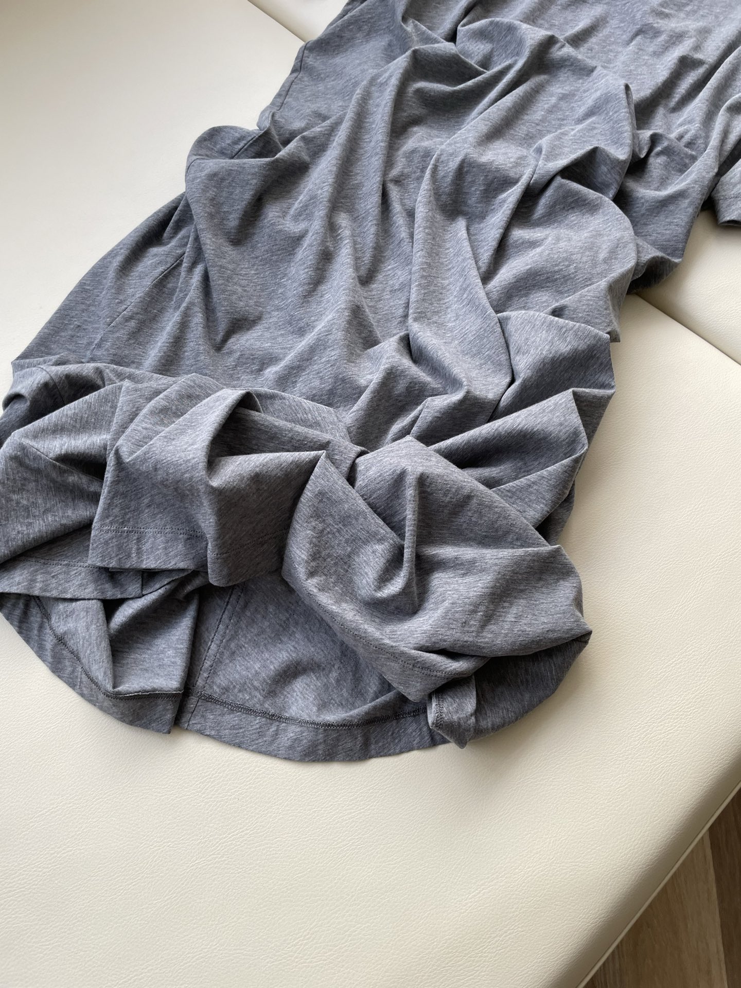 Comfortable and Stylish: One-Size-Fits-All Dress with Custom T-Shirts - 图片 4