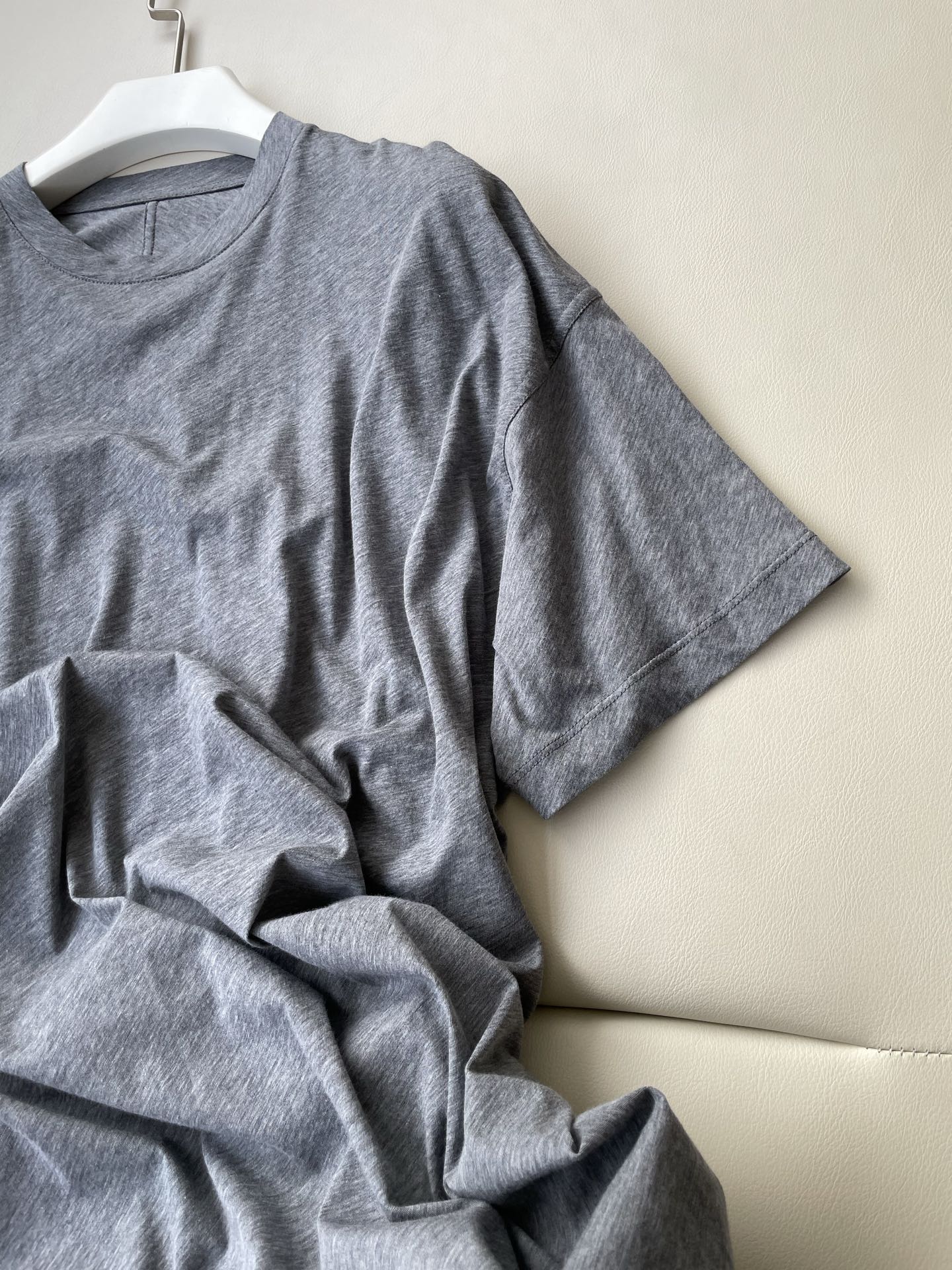 Comfortable and Stylish: One-Size-Fits-All Dress with Custom T-Shirts - 图片 5