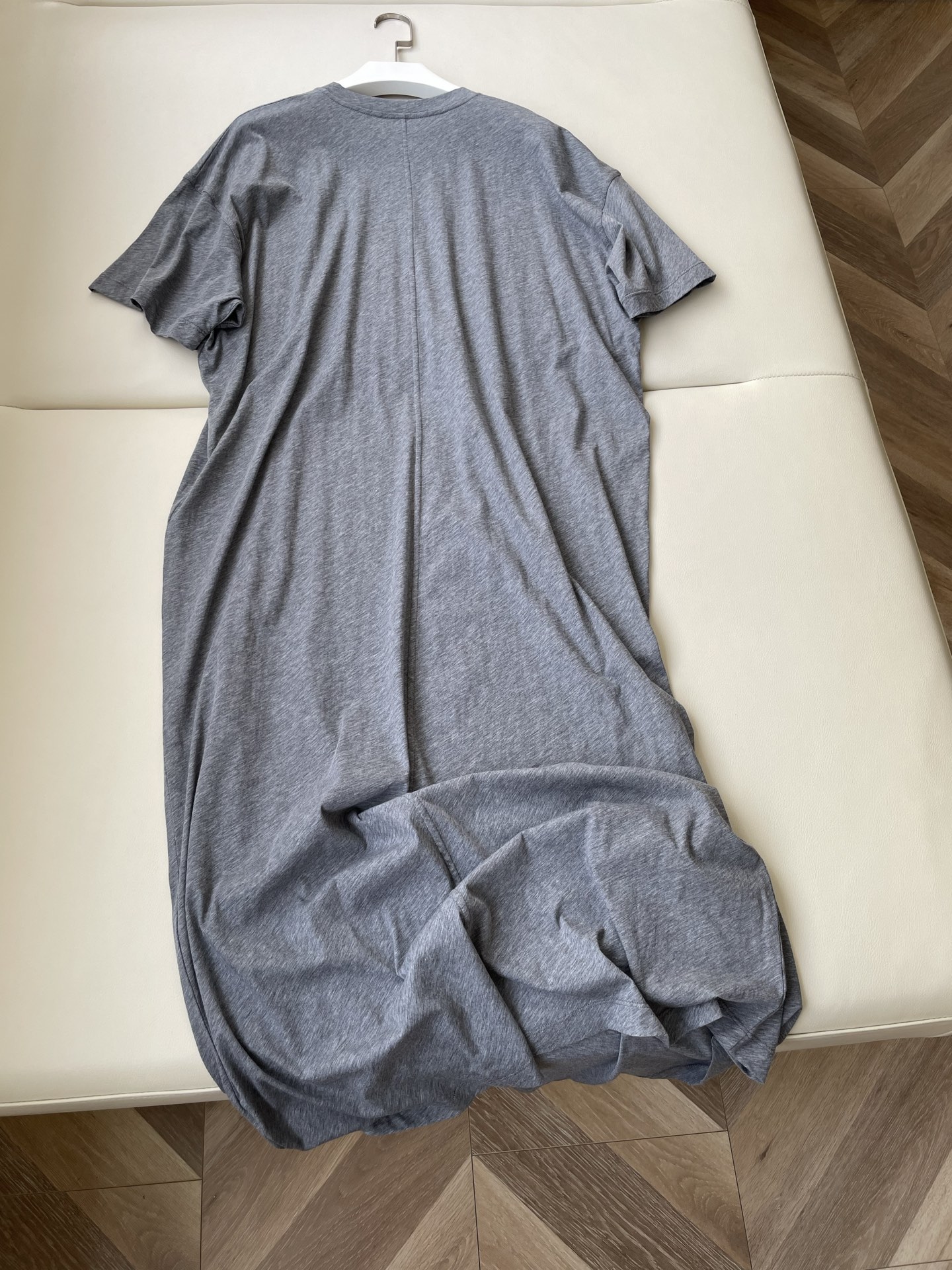 Comfortable and Stylish: One-Size-Fits-All Dress with Custom T-Shirts - 图片 8