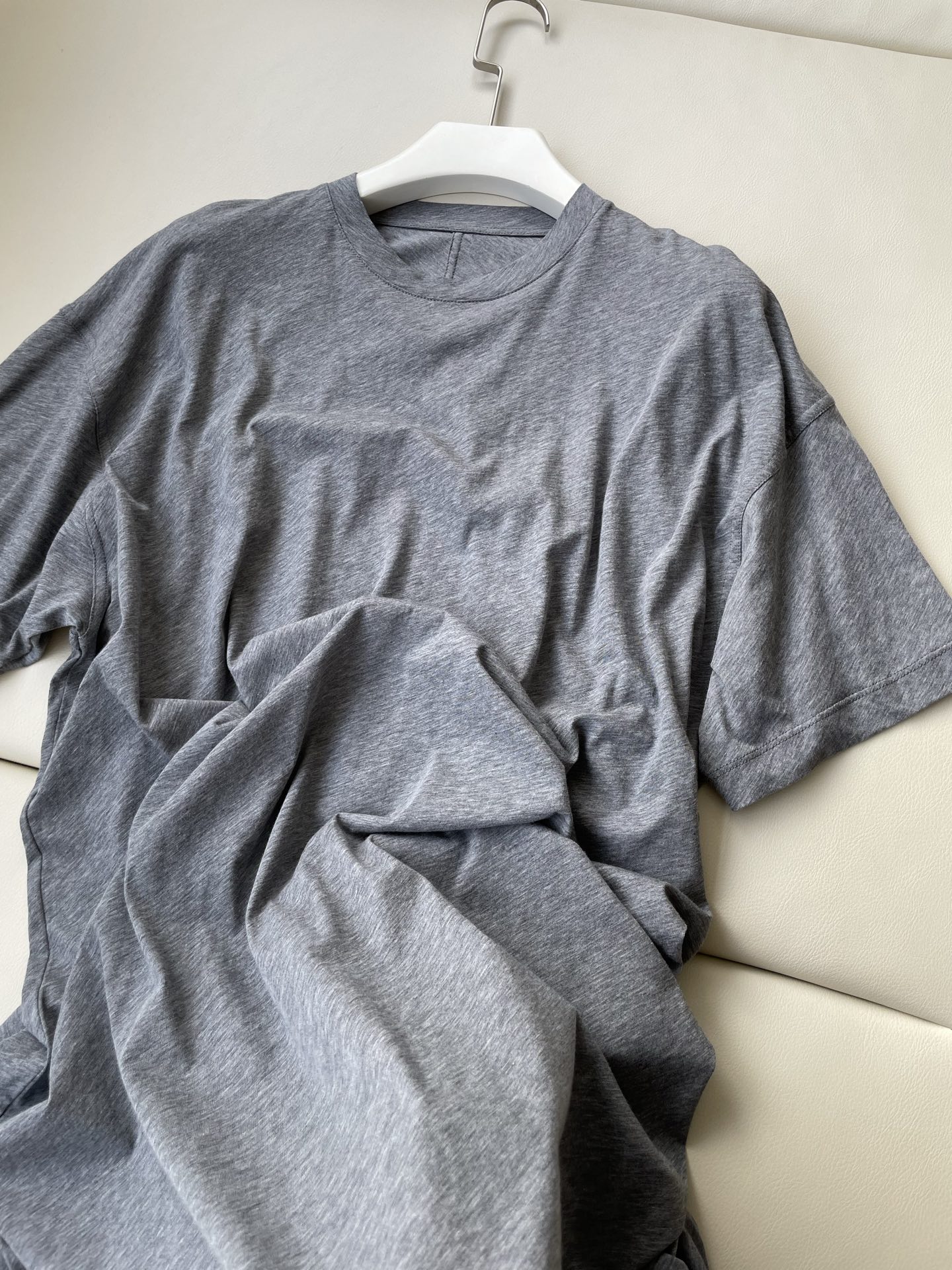 Comfortable and Stylish: One-Size-Fits-All Dress with Custom T-Shirts - 图片 2