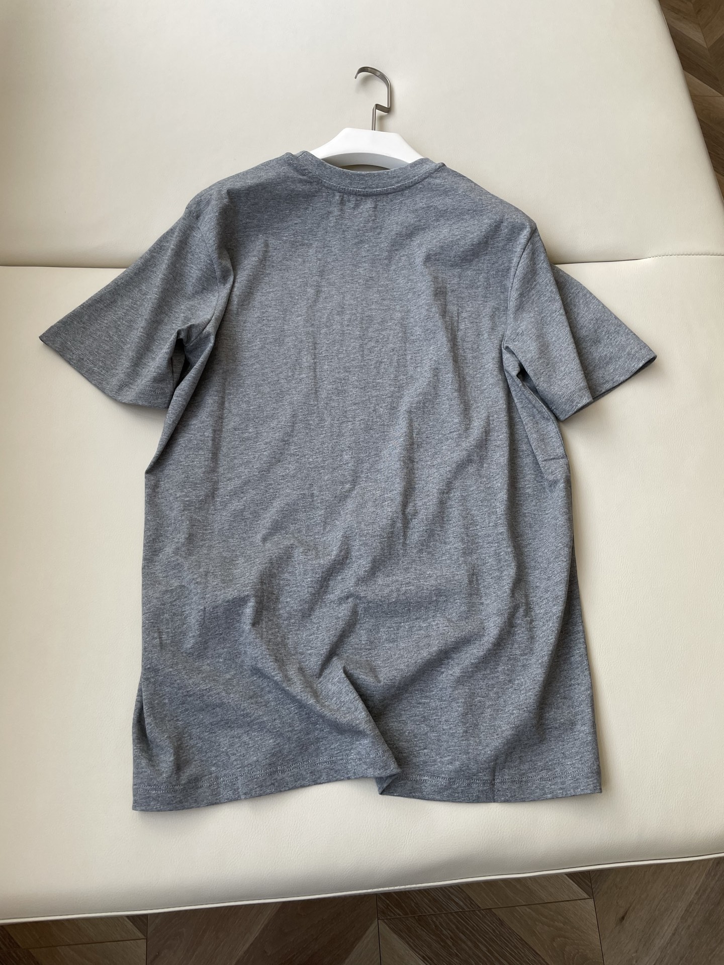 Moncler Embroidered T-Shirt: Classic, Versatile, High Quality Female Suit in Various Colors - 图片 8