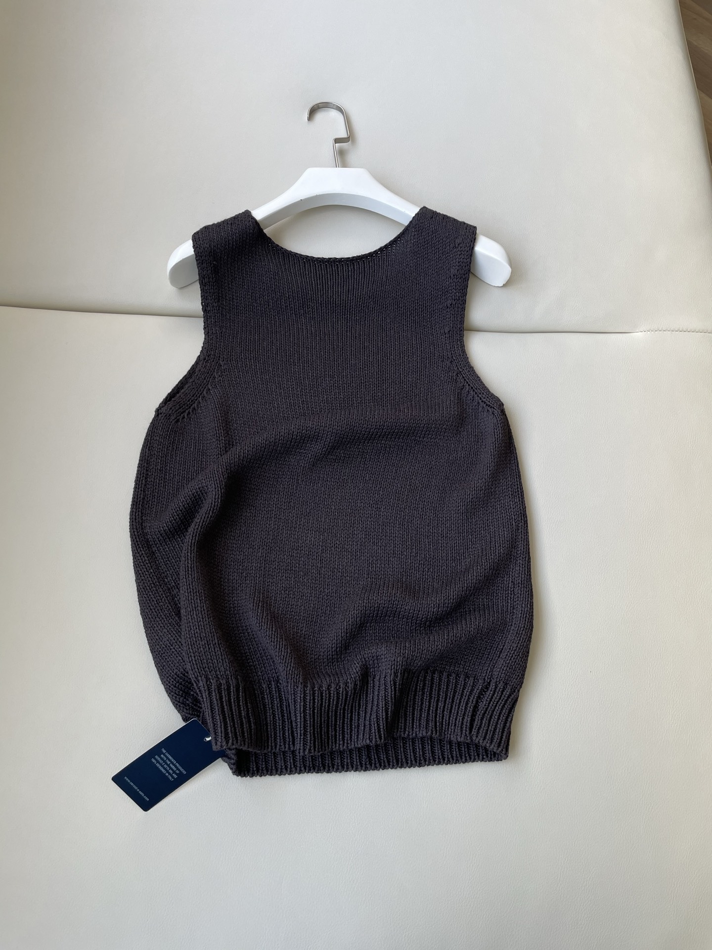 “Silk Needle Vest: Luxurious One-Size-Fits-All Female Suit for Spring” - 图片 8