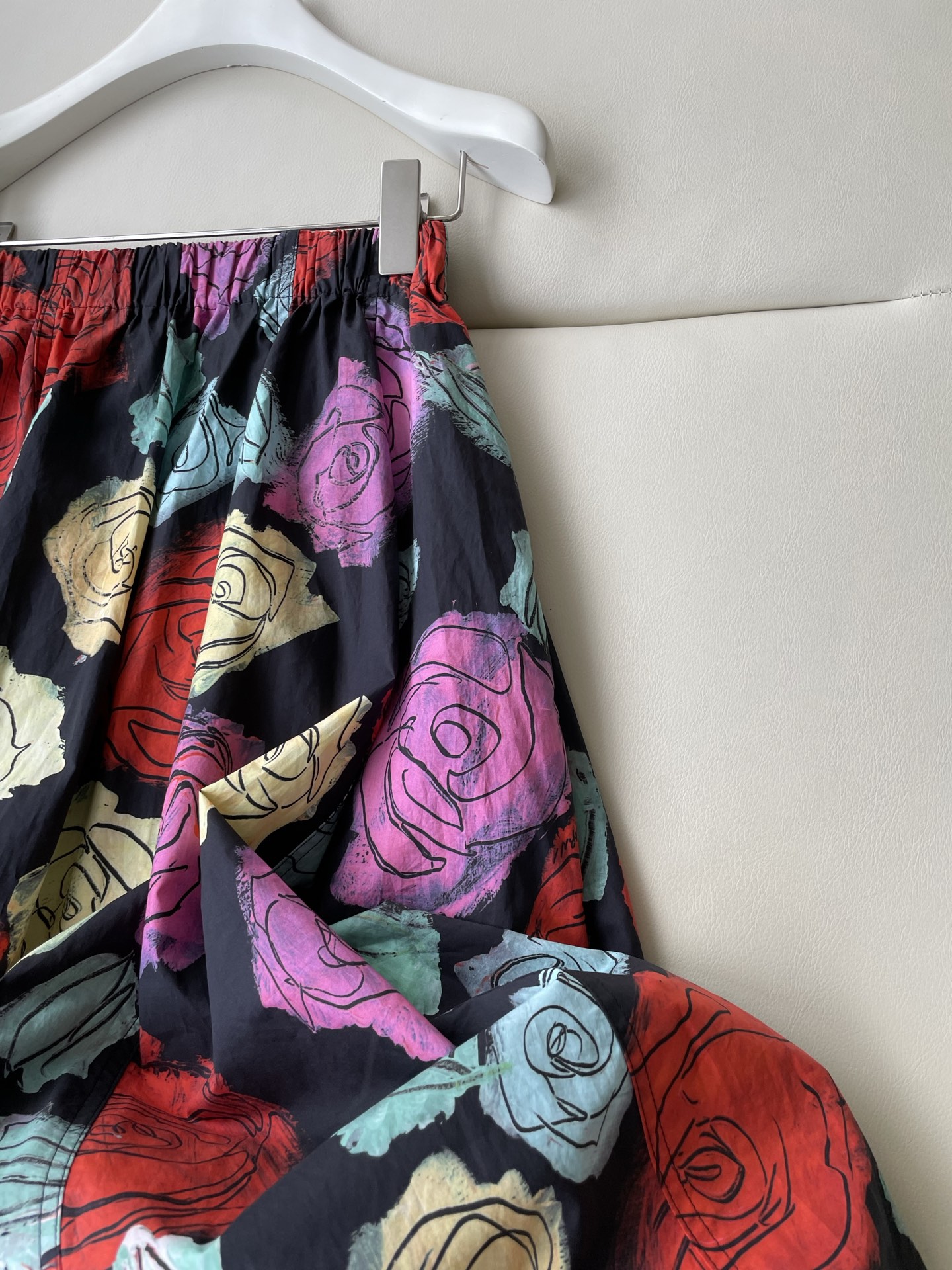 “Unique Marni Rose-Printed Suit with Artistic Sense and Bold Colors” - 图片 5